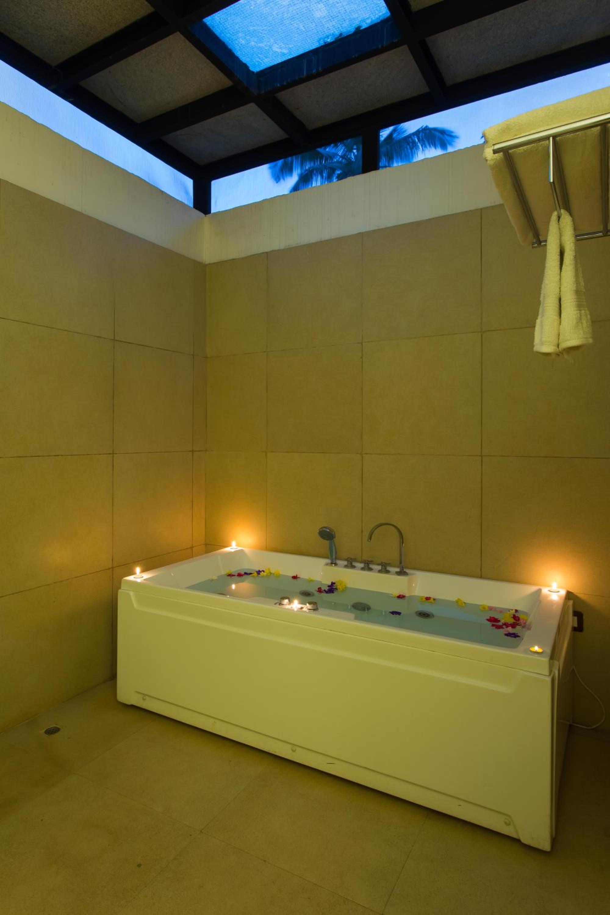 Jacuzzi Villa photo