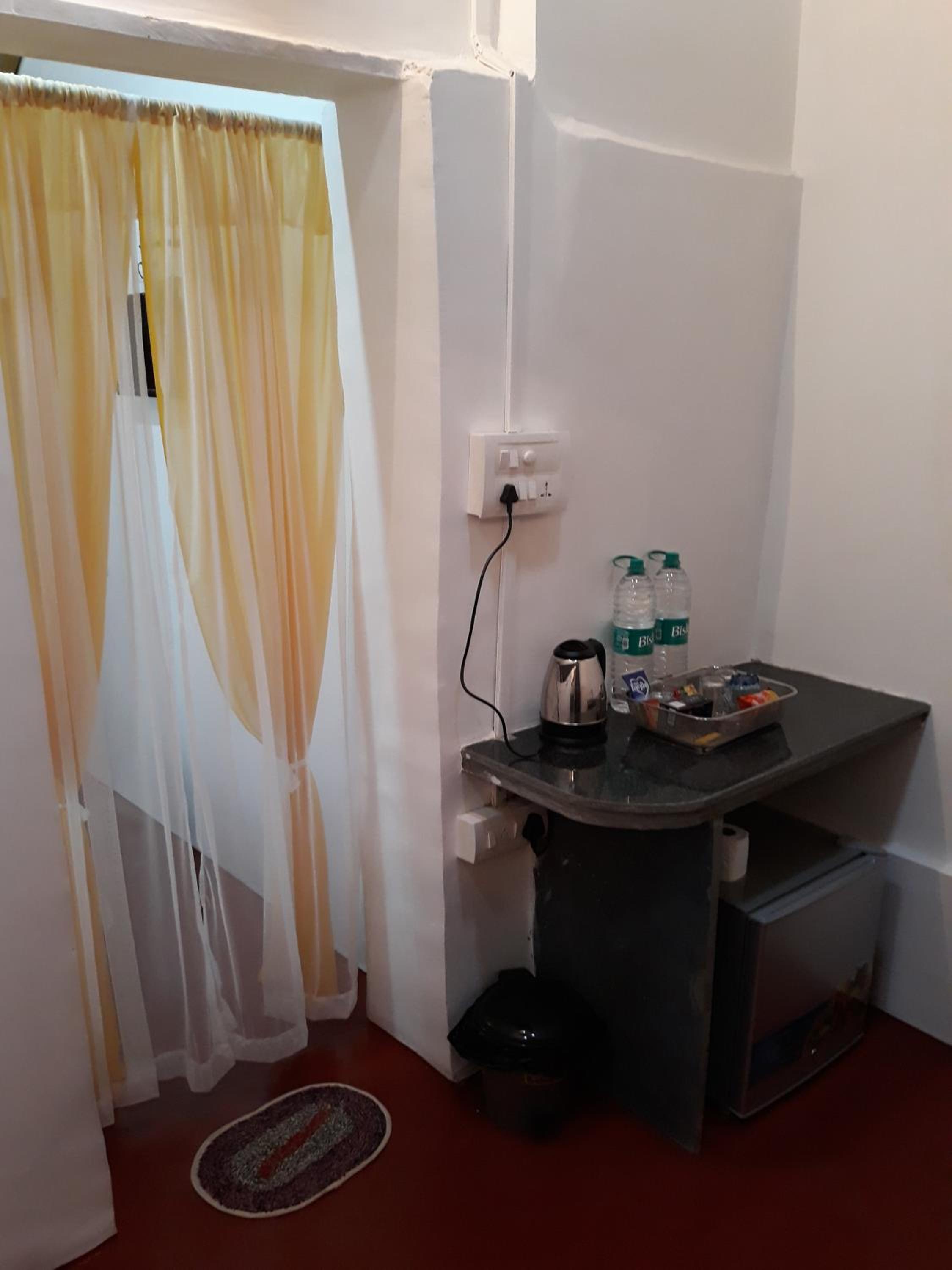 Deluxe Double Room with Shower (Non AC) - Photo 3