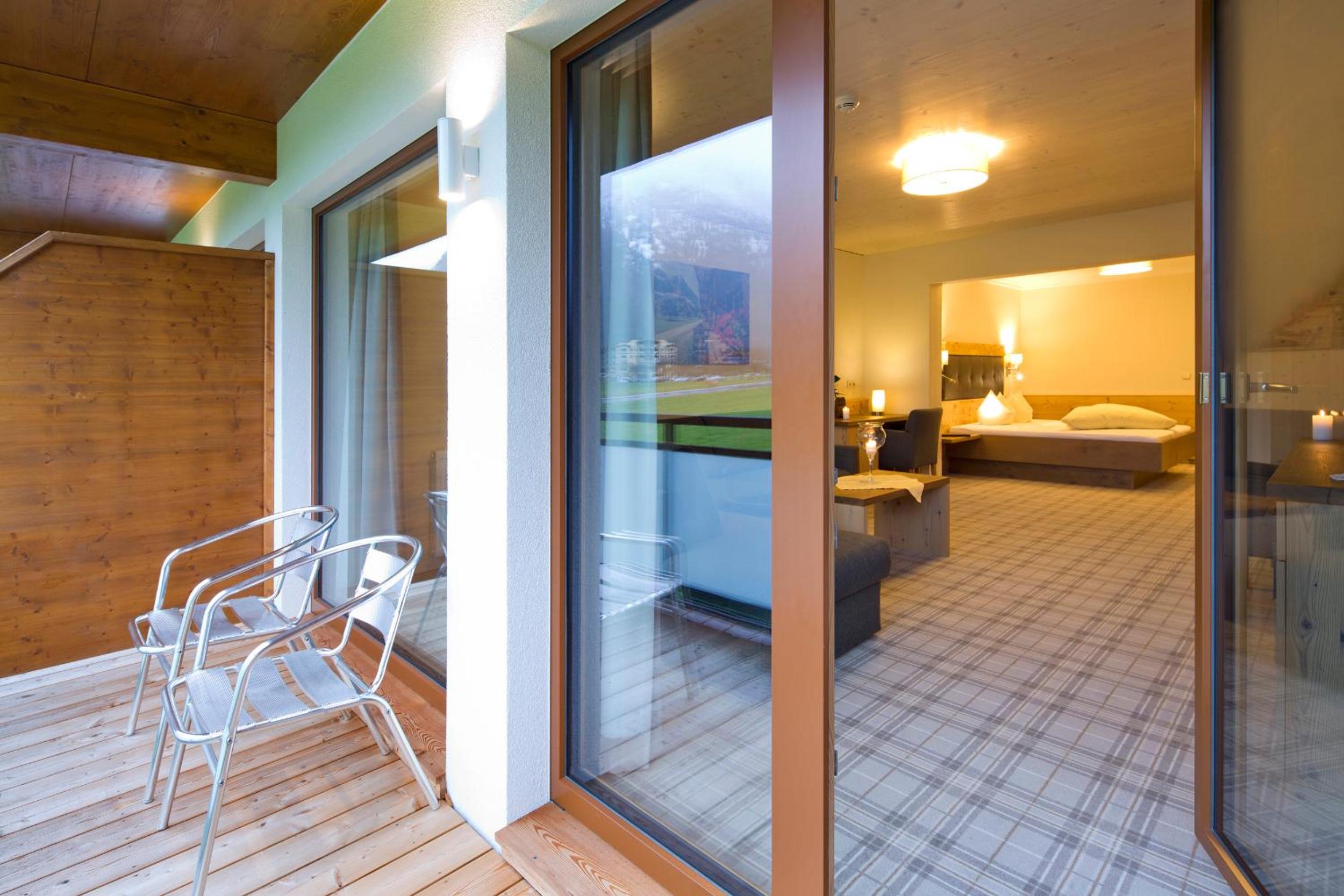 Studio with Balcony - Photo 6