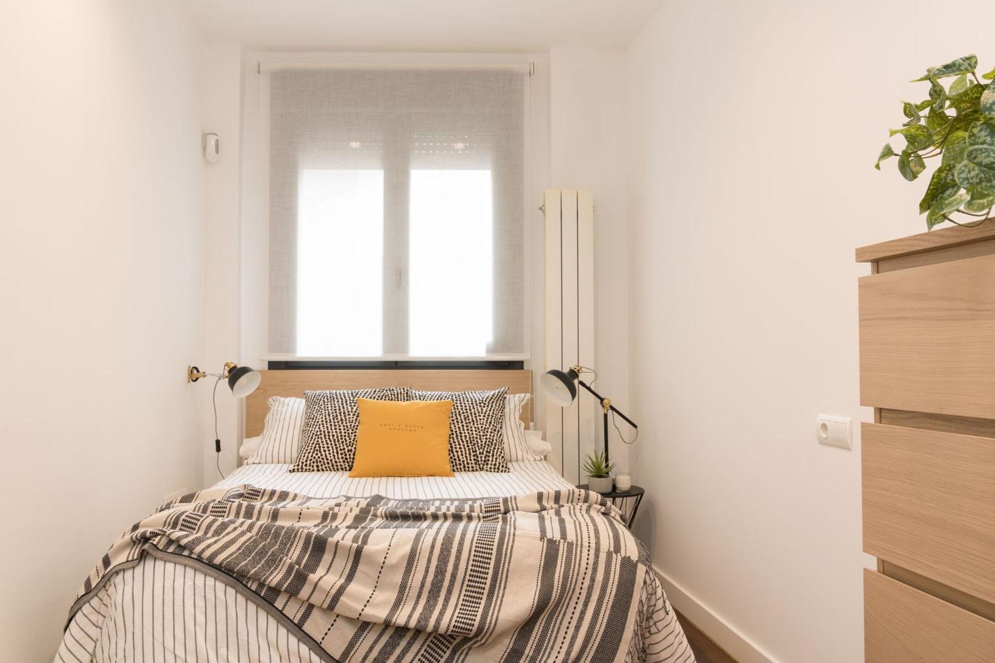 Apartment with Balcony - Photo 16