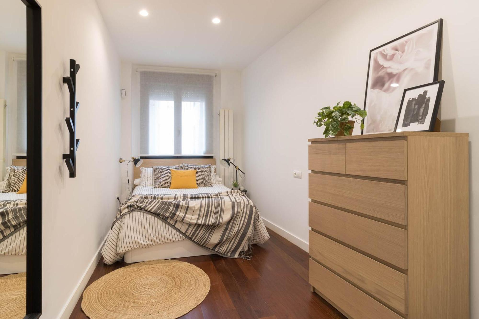 Apartment with Balcony - Photo 17