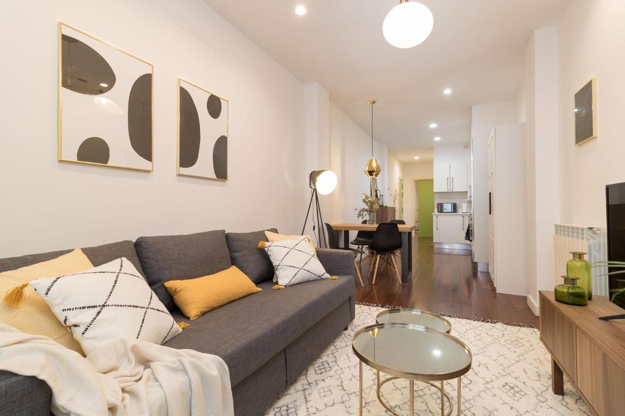 Apartment with Balcony - Photo 21