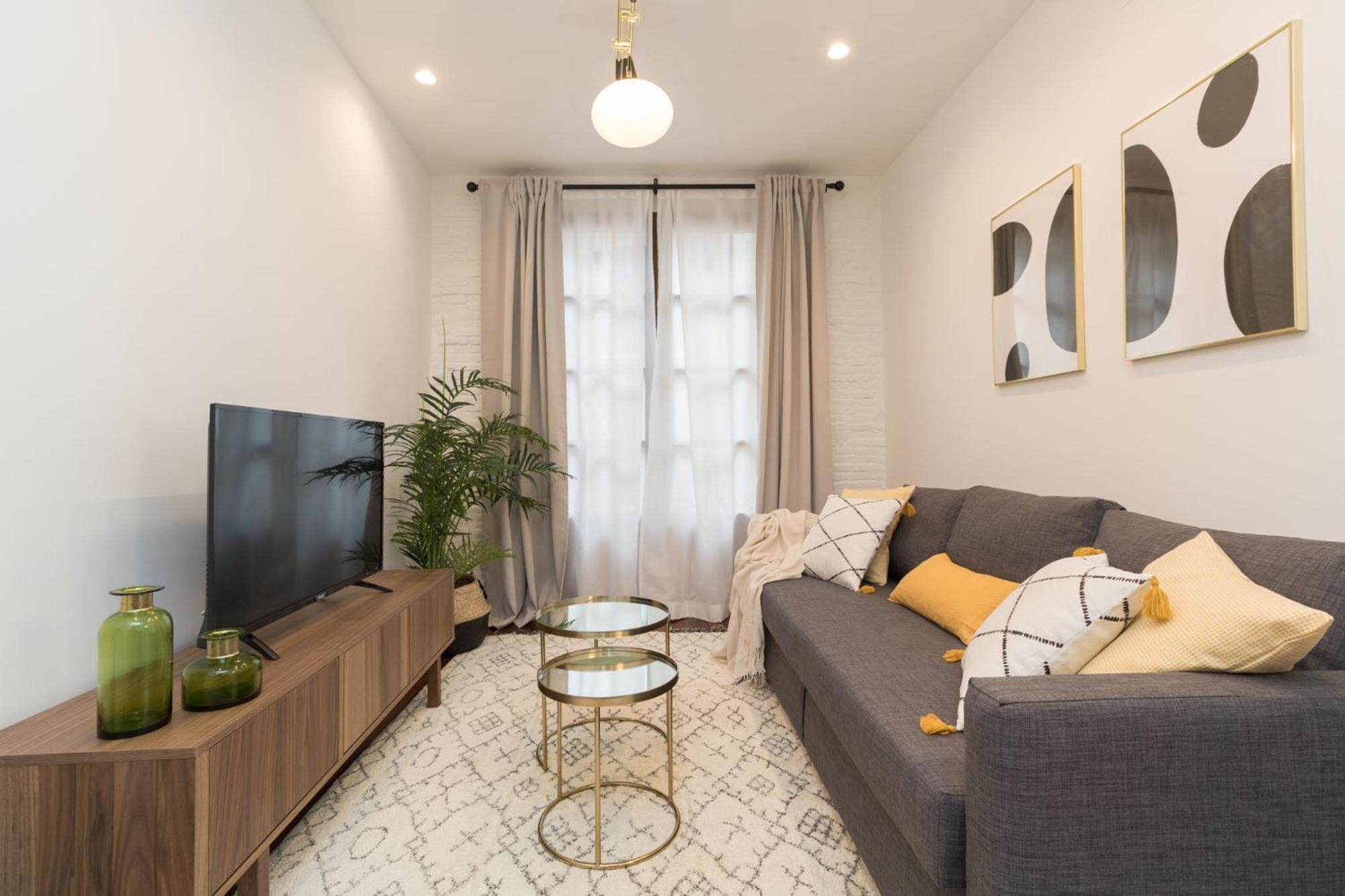 Apartment with Balcony - Photo 22