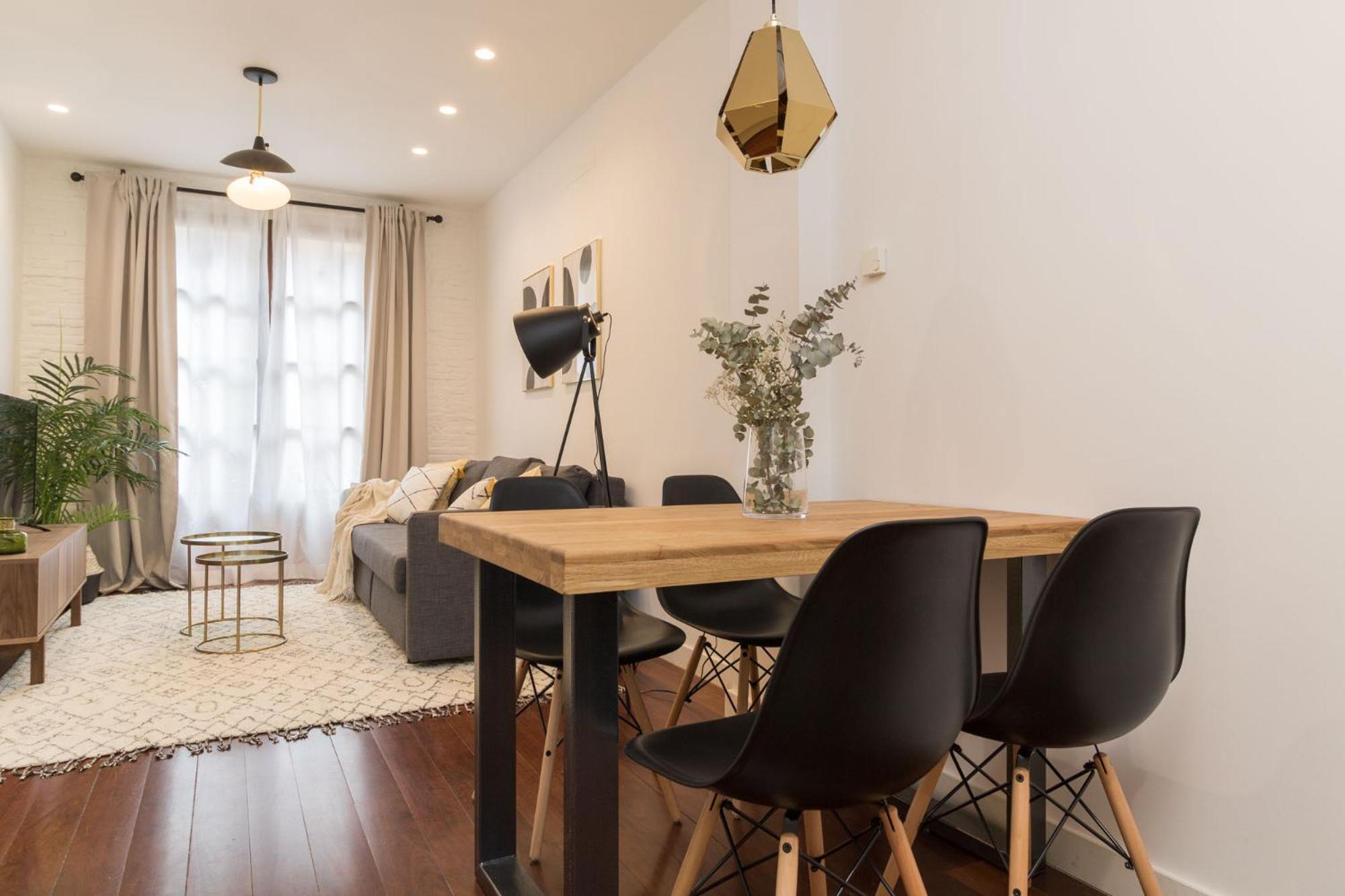 Apartment with Balcony - Photo 24