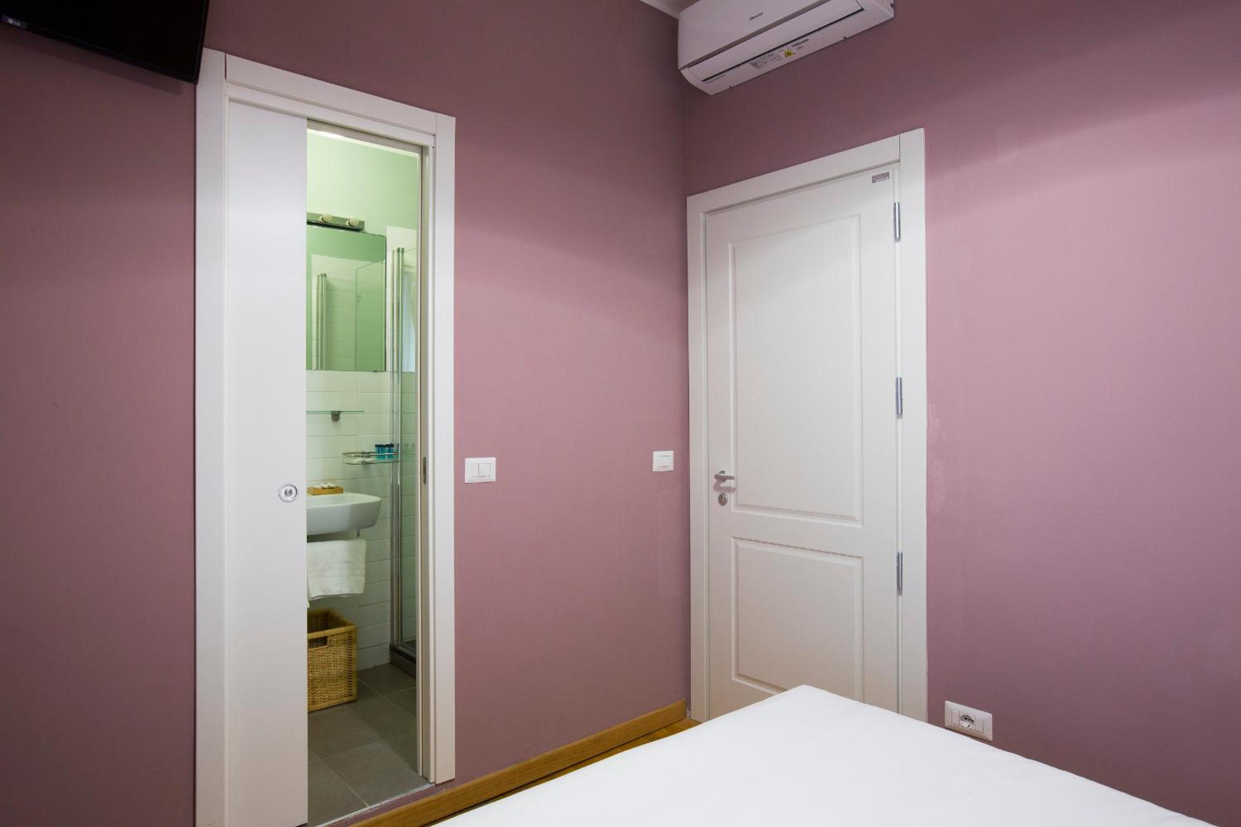 Small Double Room photo 2