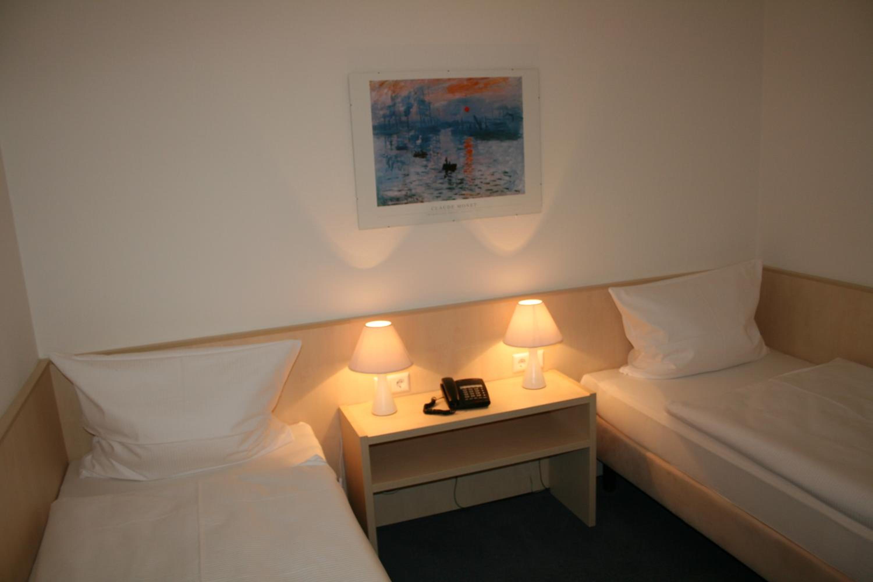 Twin Room - Photo 1