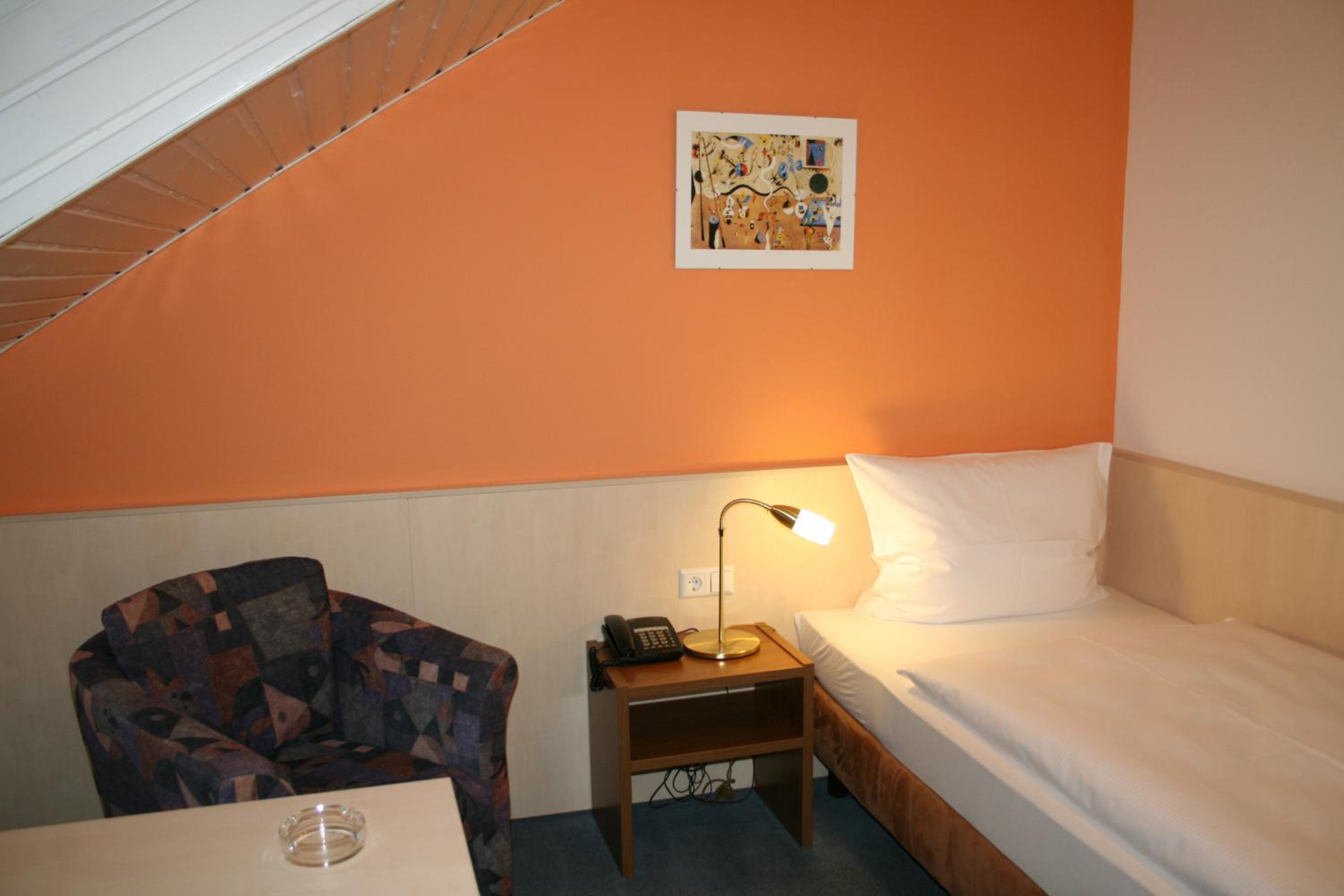 Twin Room - Photo 5
