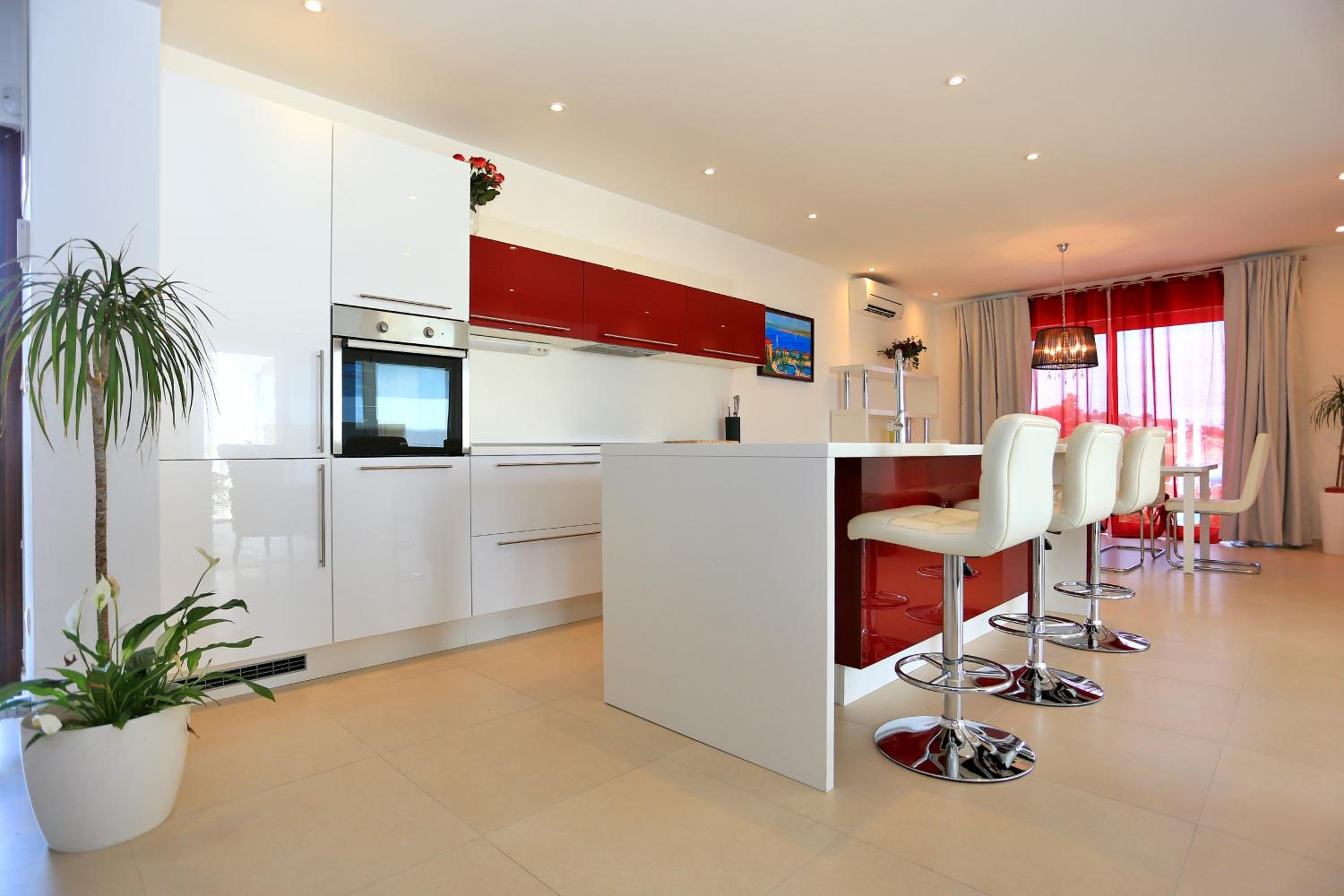 Two-Bedroom Apartment with Terrace and Pool View photo 3