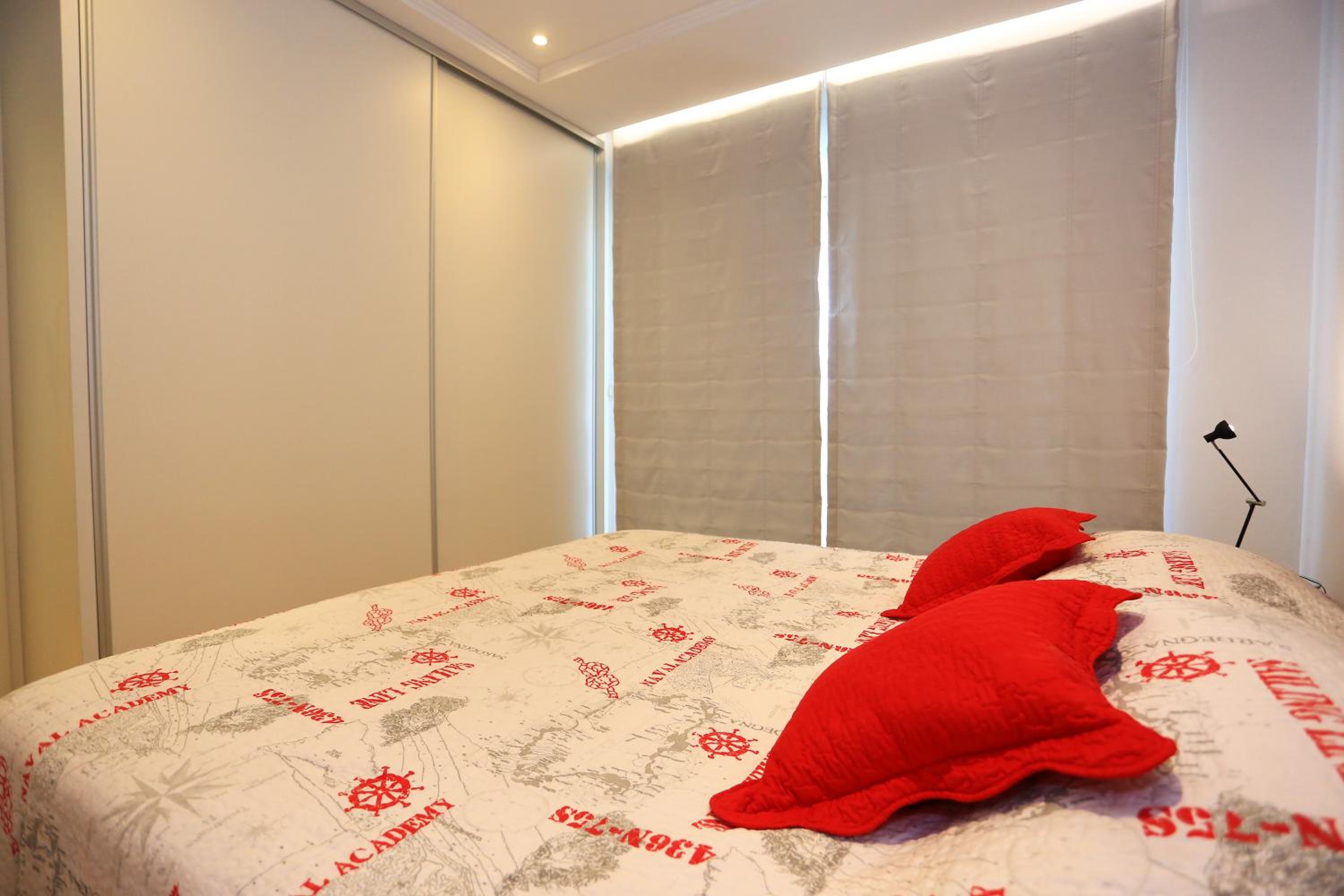 Two-Bedroom Apartment with Terrace and Pool View photo 2