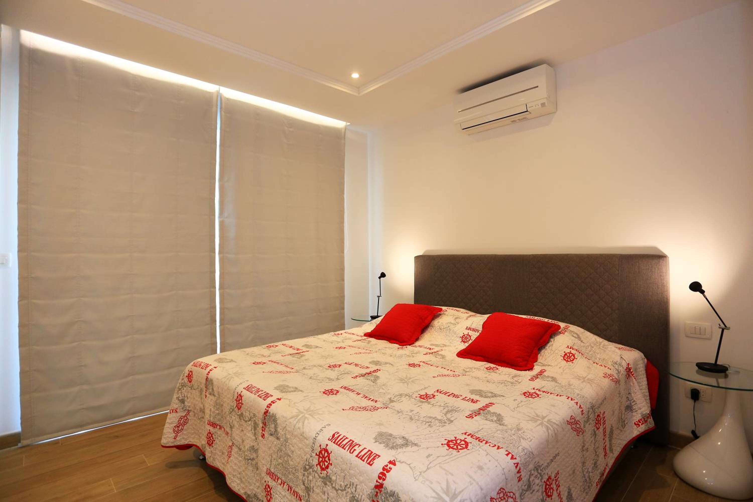 Two-Bedroom Apartment with Terrace and Pool View photo 3