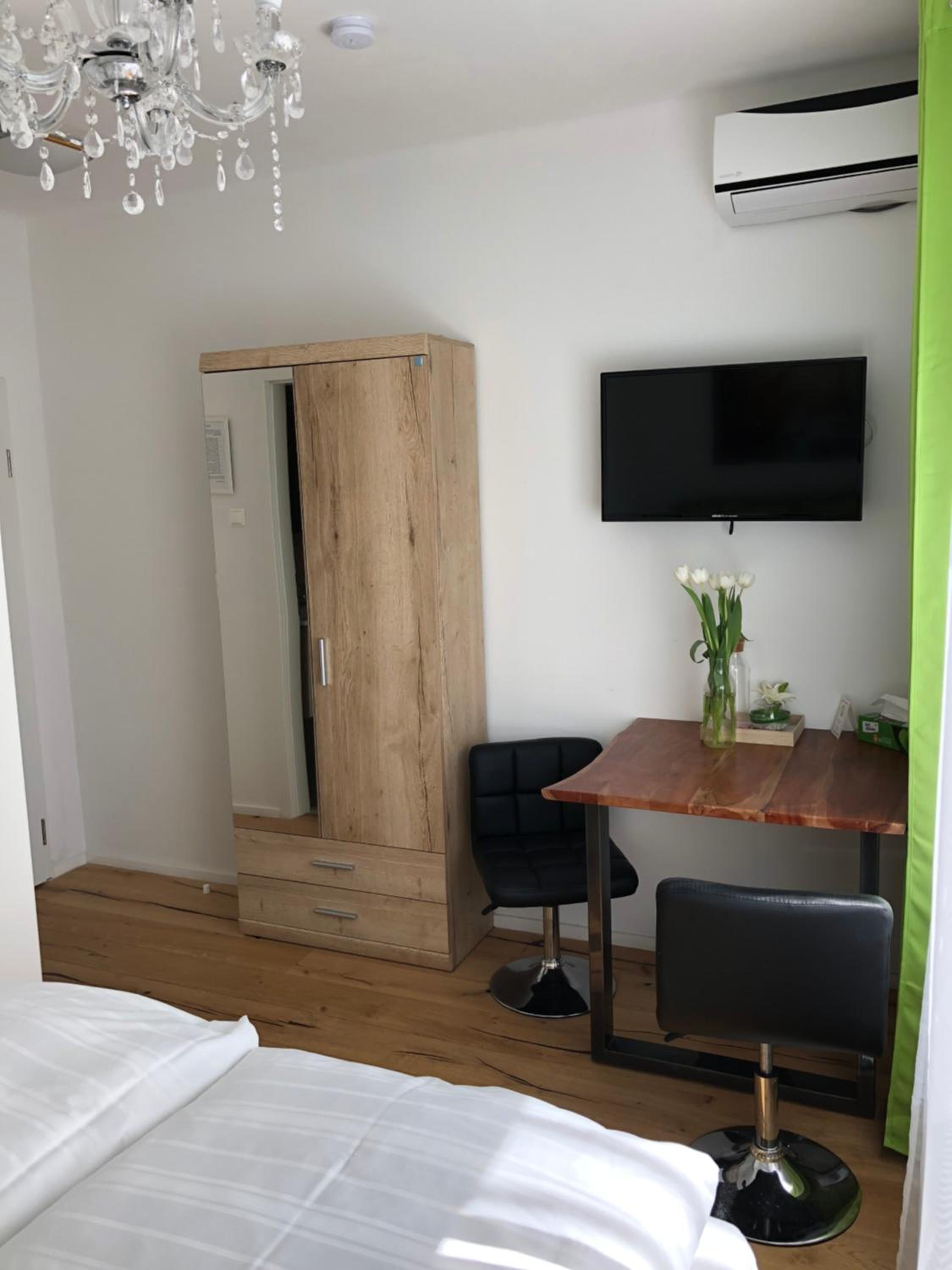 Small Double Room with small bed photo 1