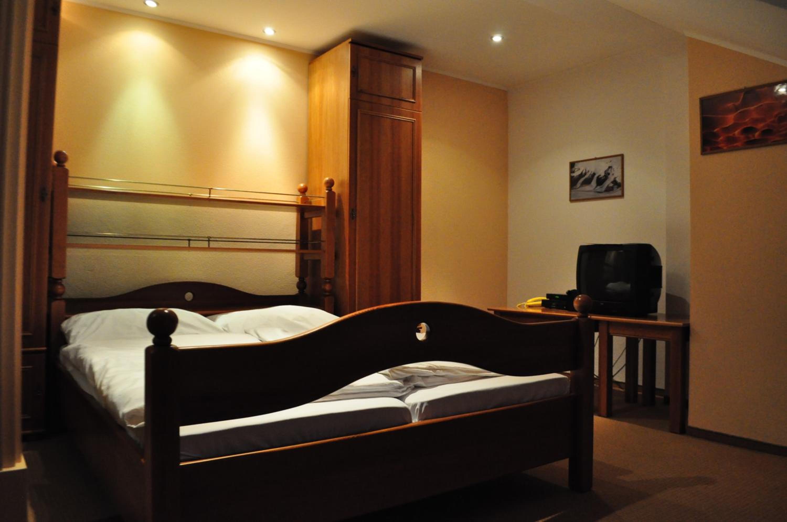 Standard Double Room - Photo 3