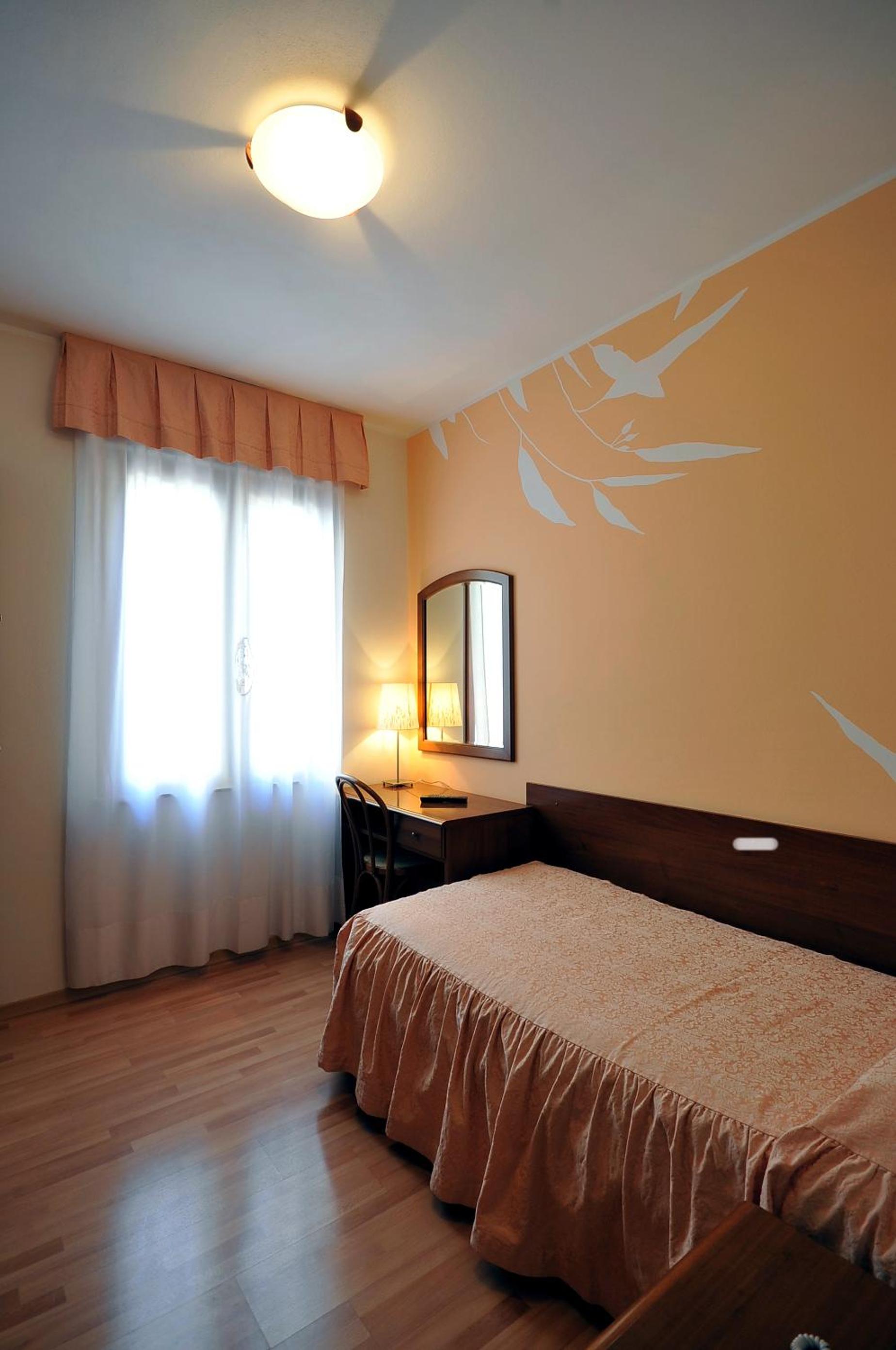 Single Room photo 3