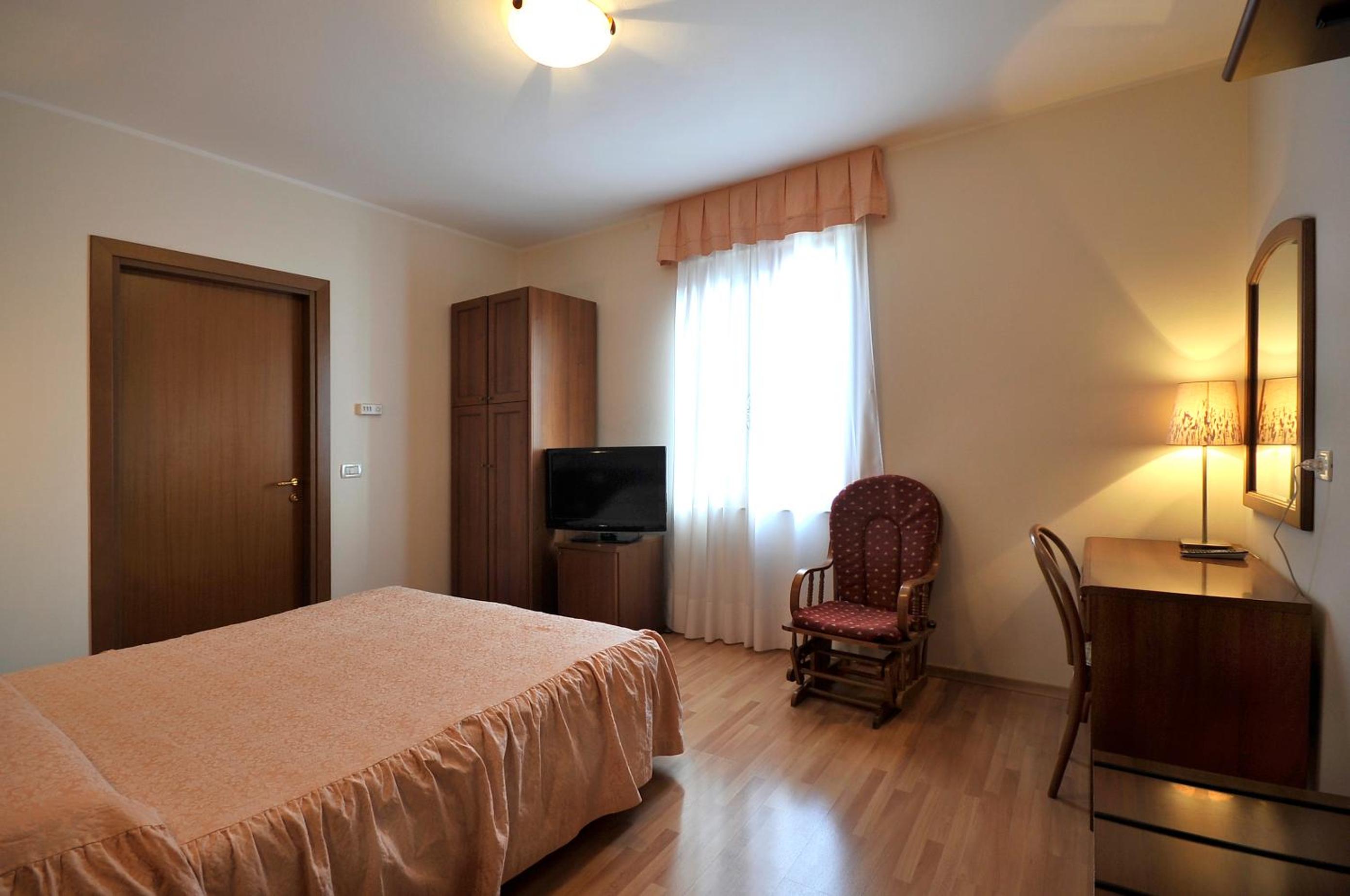 Single Room photo 2