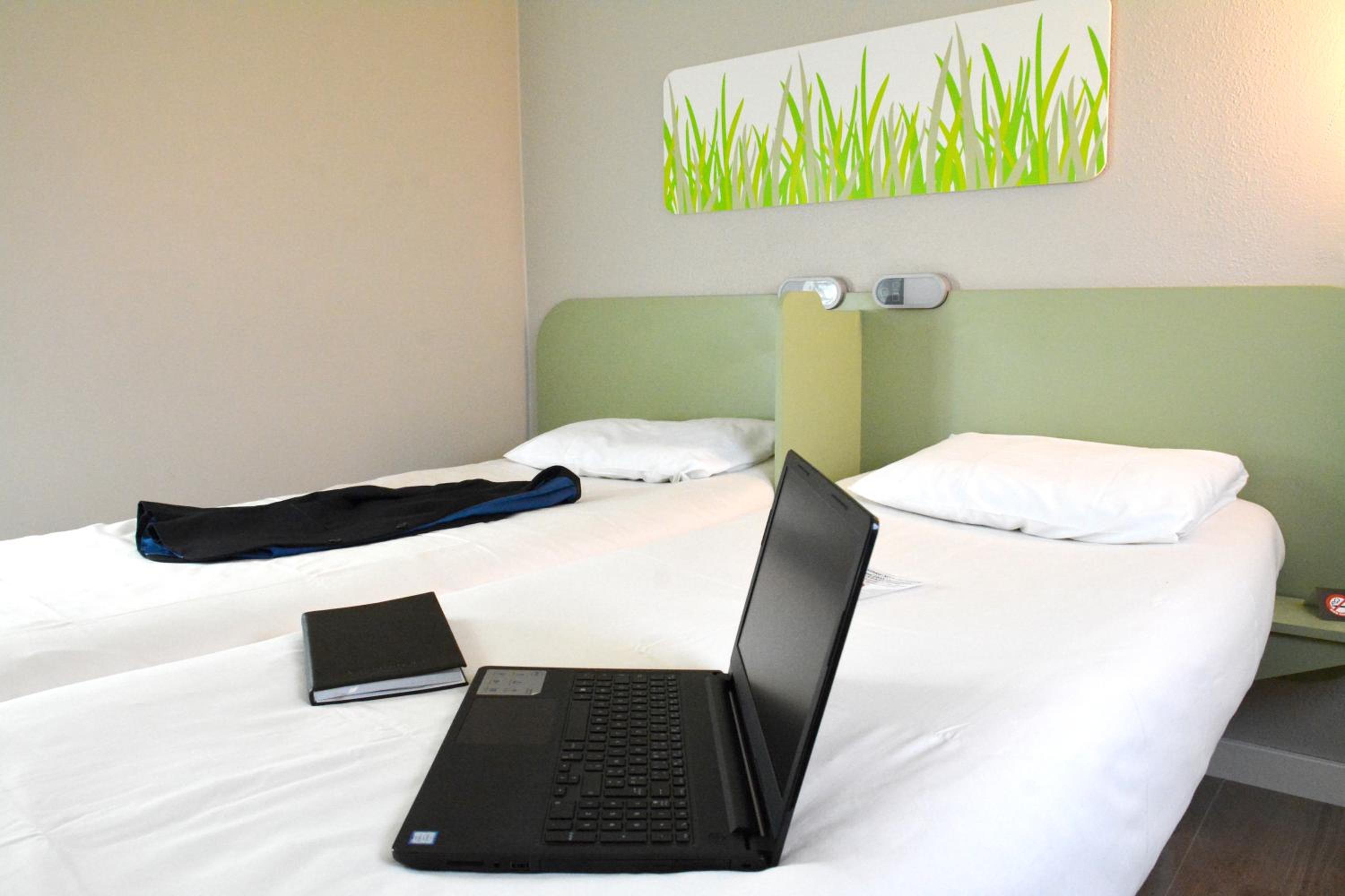 Twin Room - Photo 3