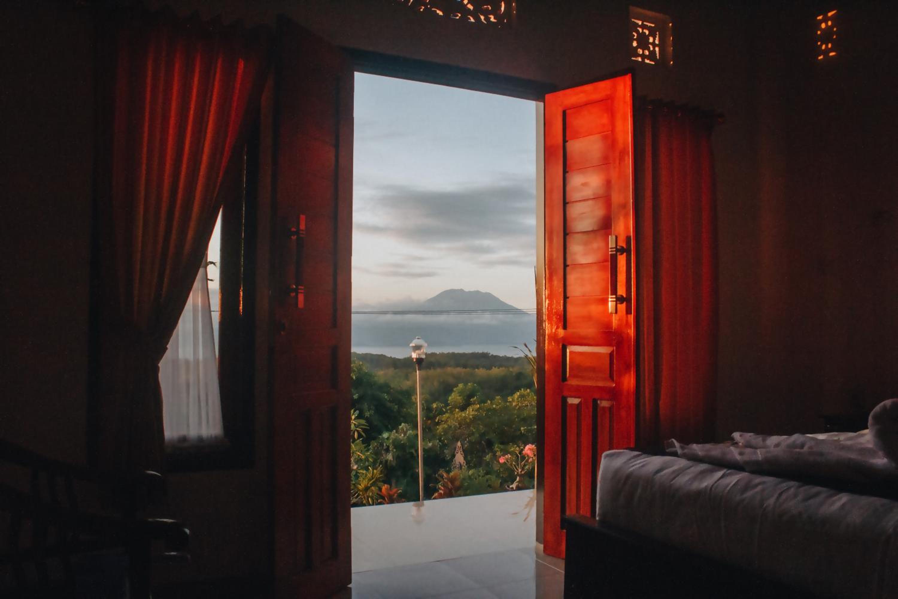 Deluxe Double Room (2 Adults + 1 Child) - Photo 11