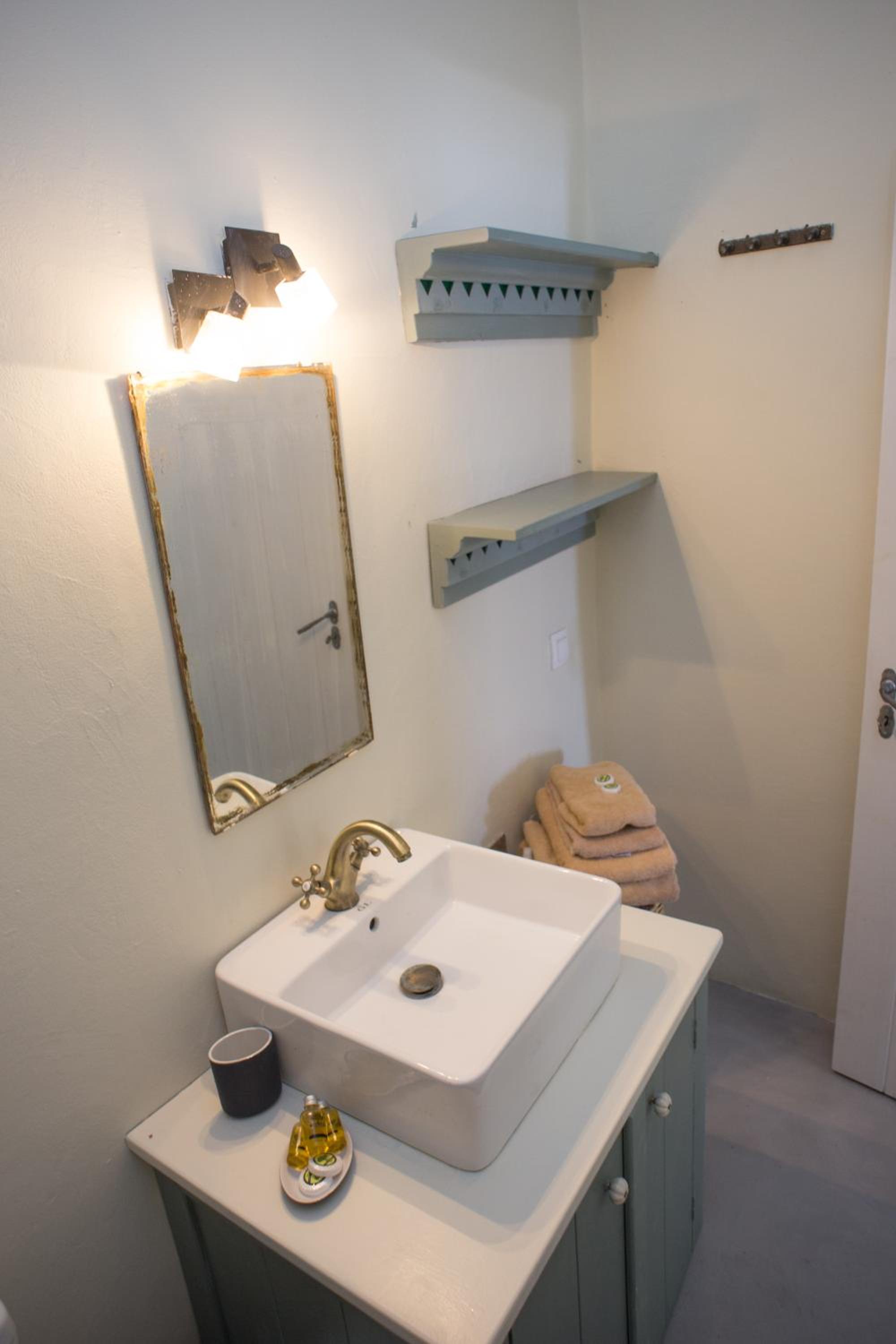 Two-Bedroom House - Photo 12