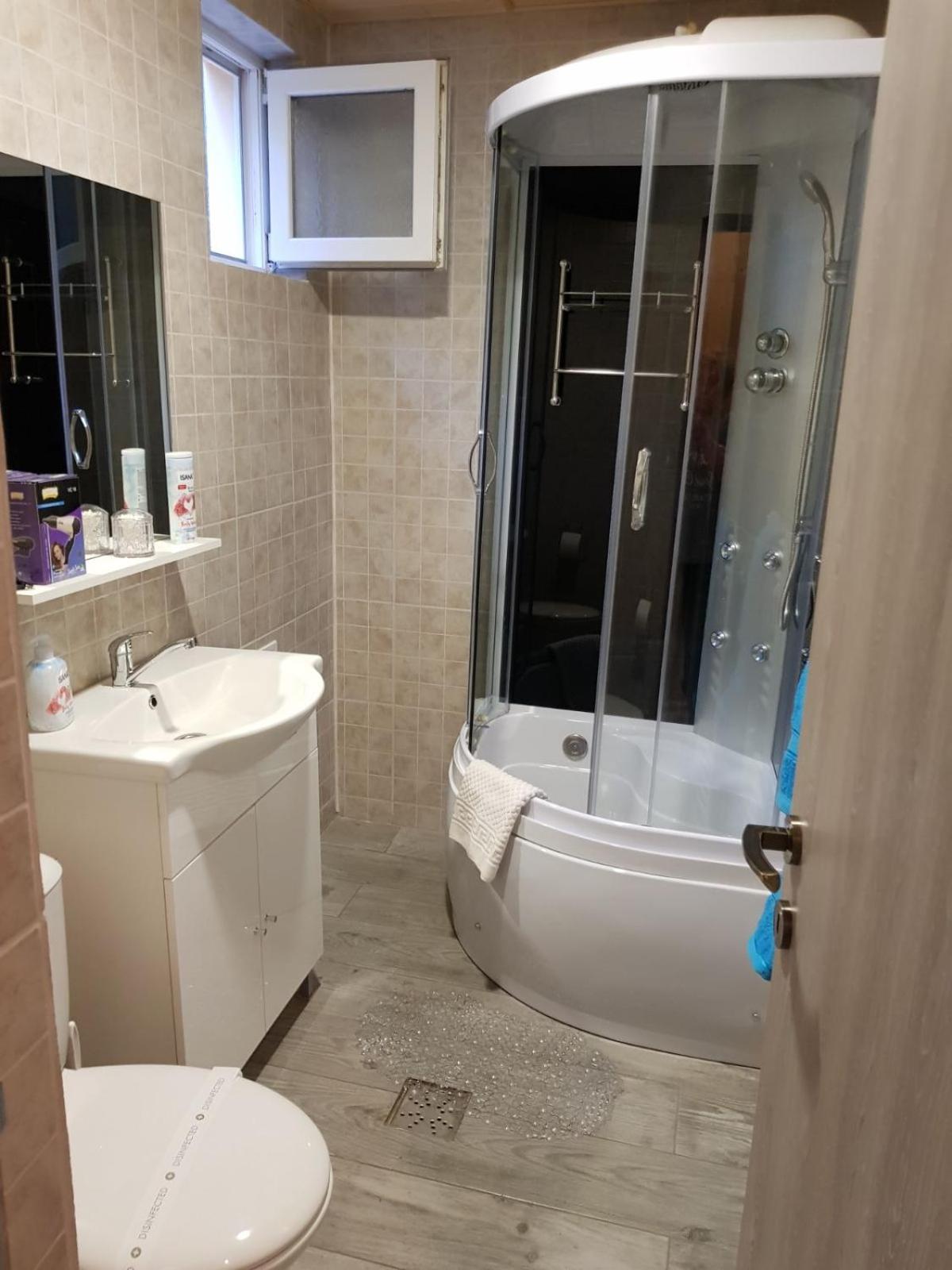 Double Room - Photo 5