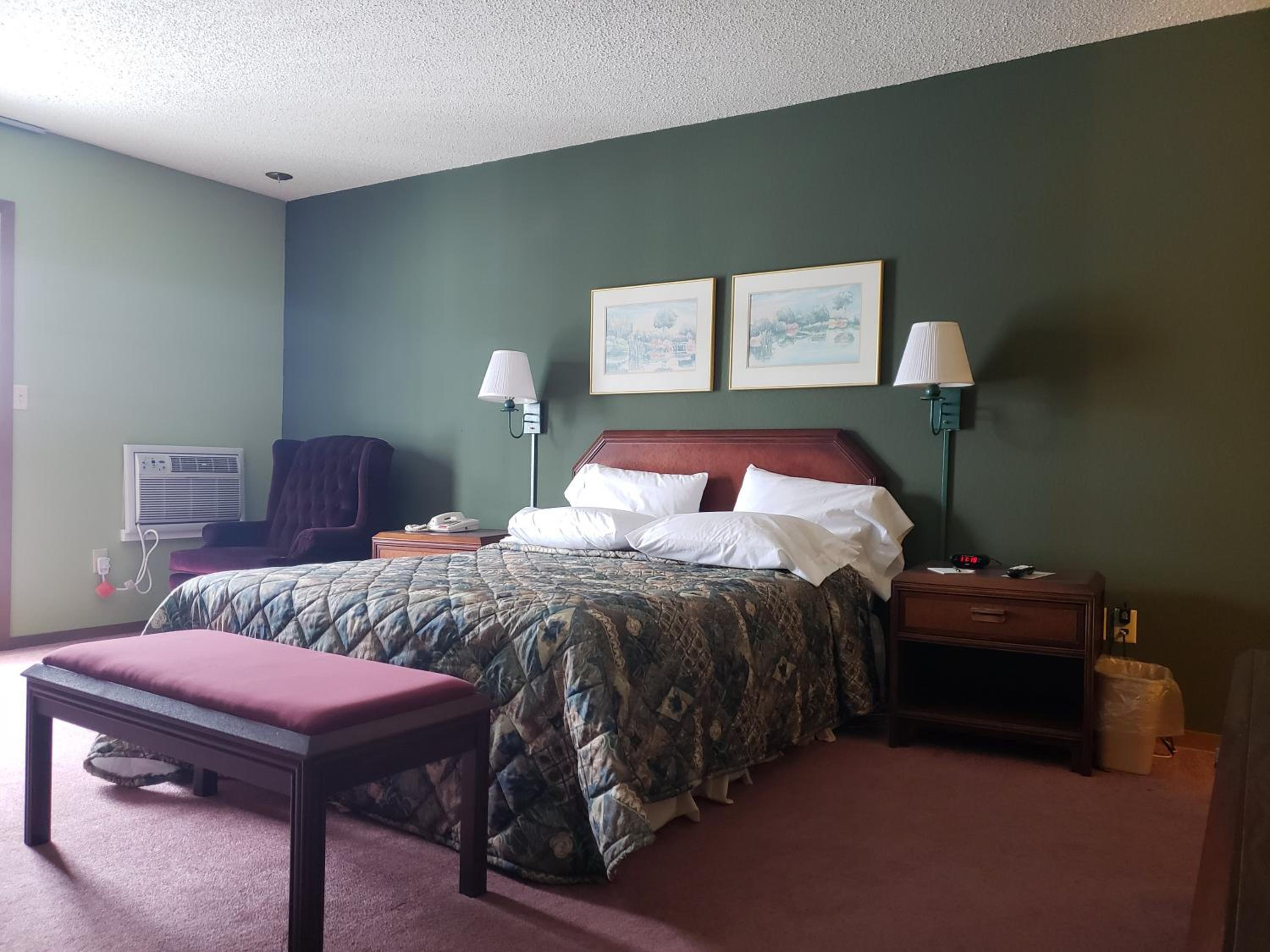 Queen Whirlpool Suite