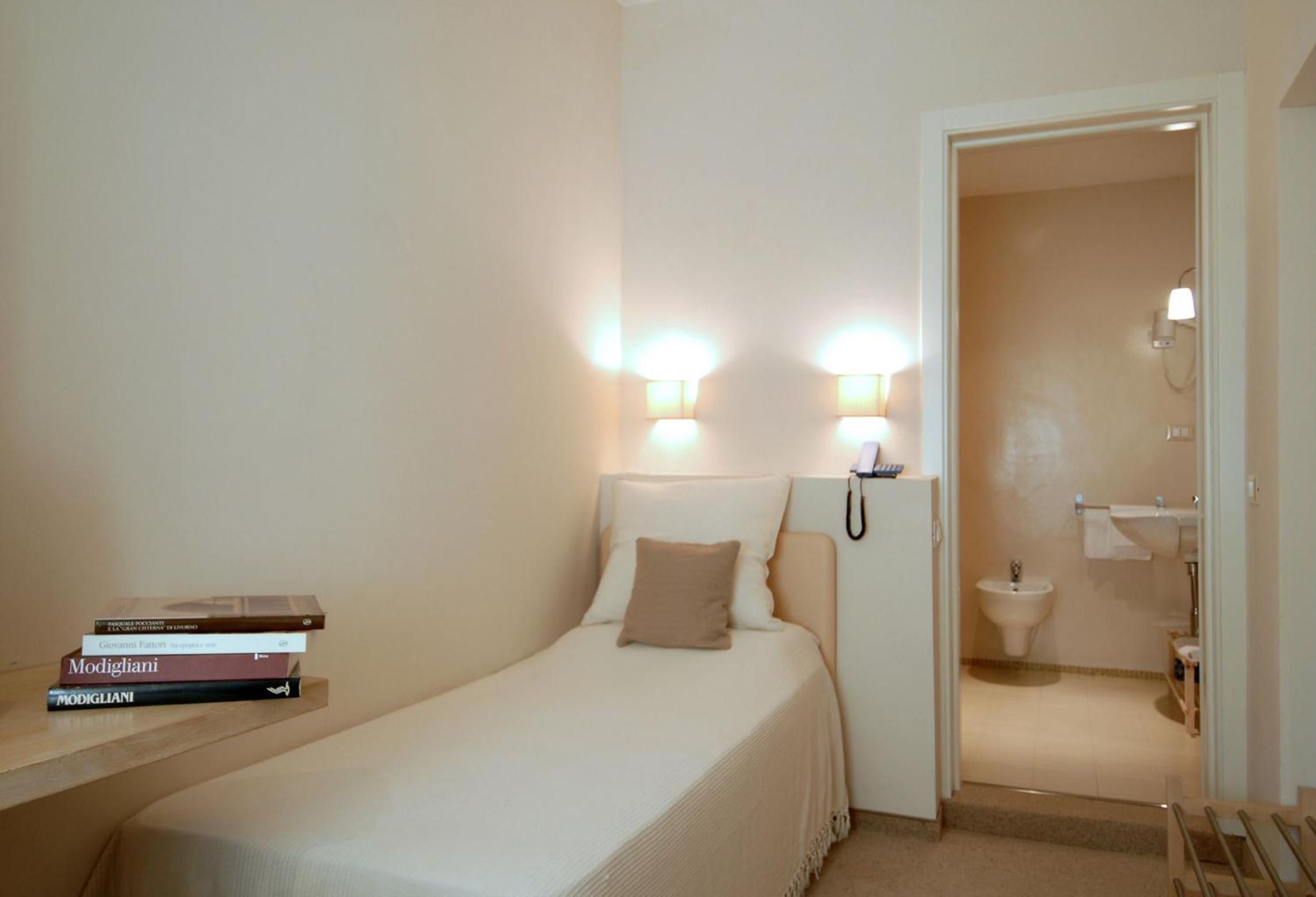 Single Room photo 2