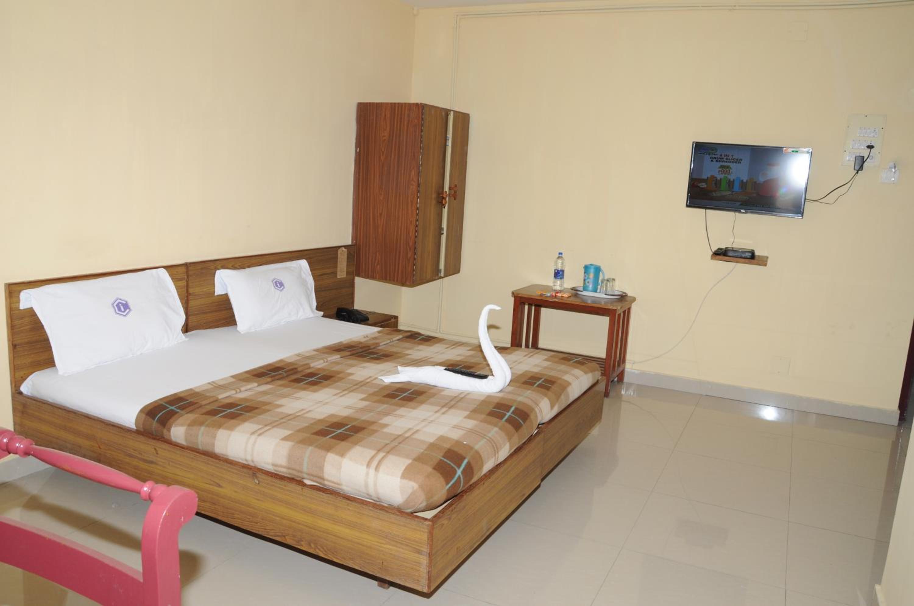 Deluxe Double Room (2 Adults + 1 Child) photo 3