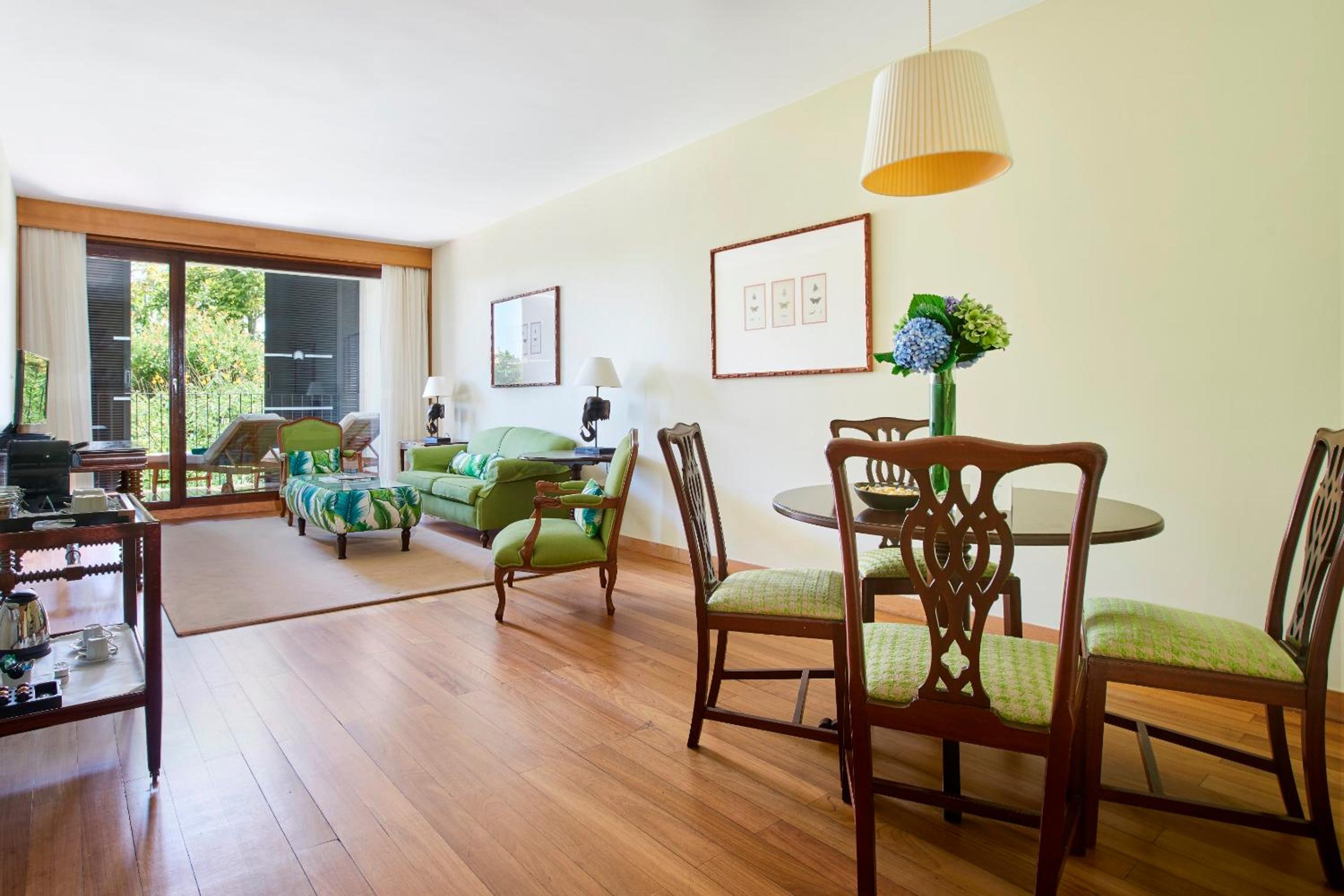 Deluxe Suite with Garden View photo 2