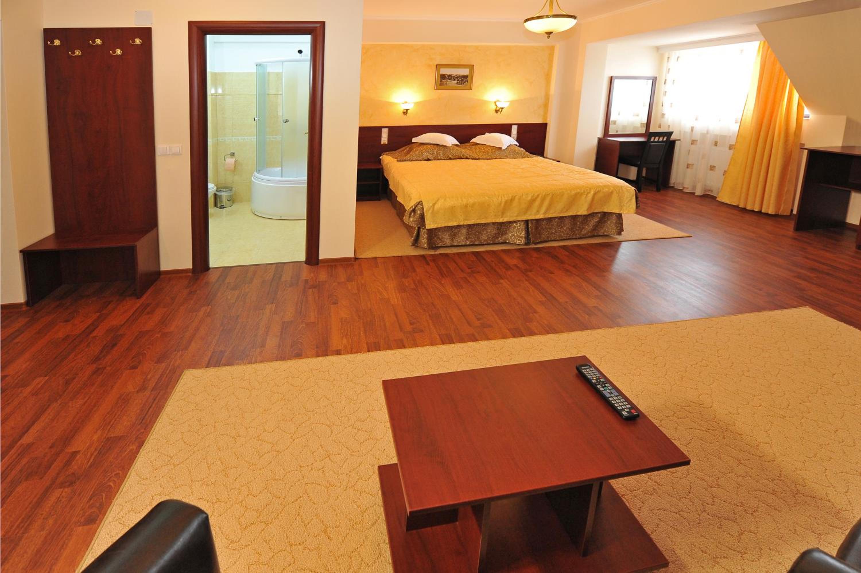 Standard Double Room - Photo 16