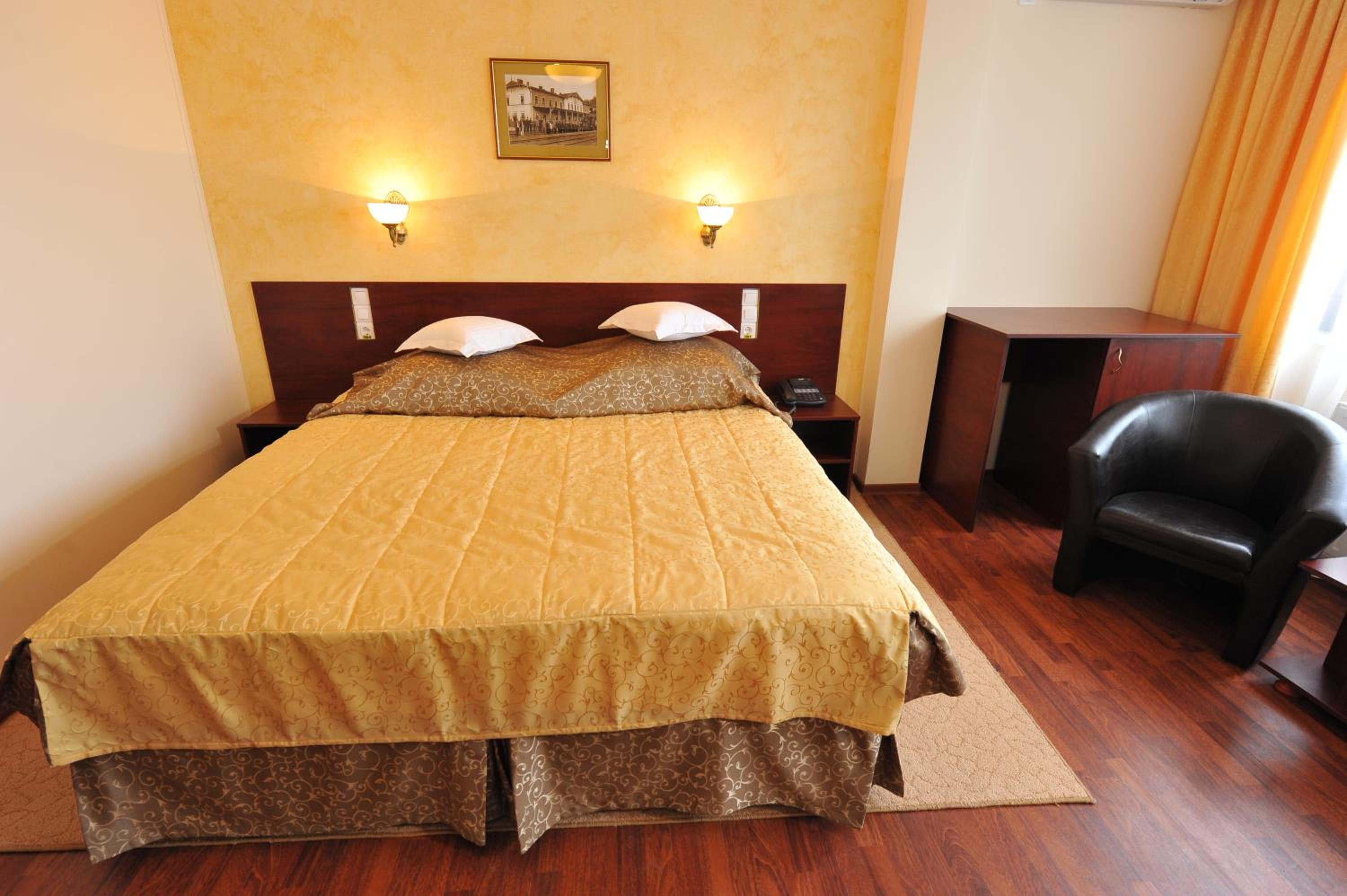Standard Double Room - Photo 17