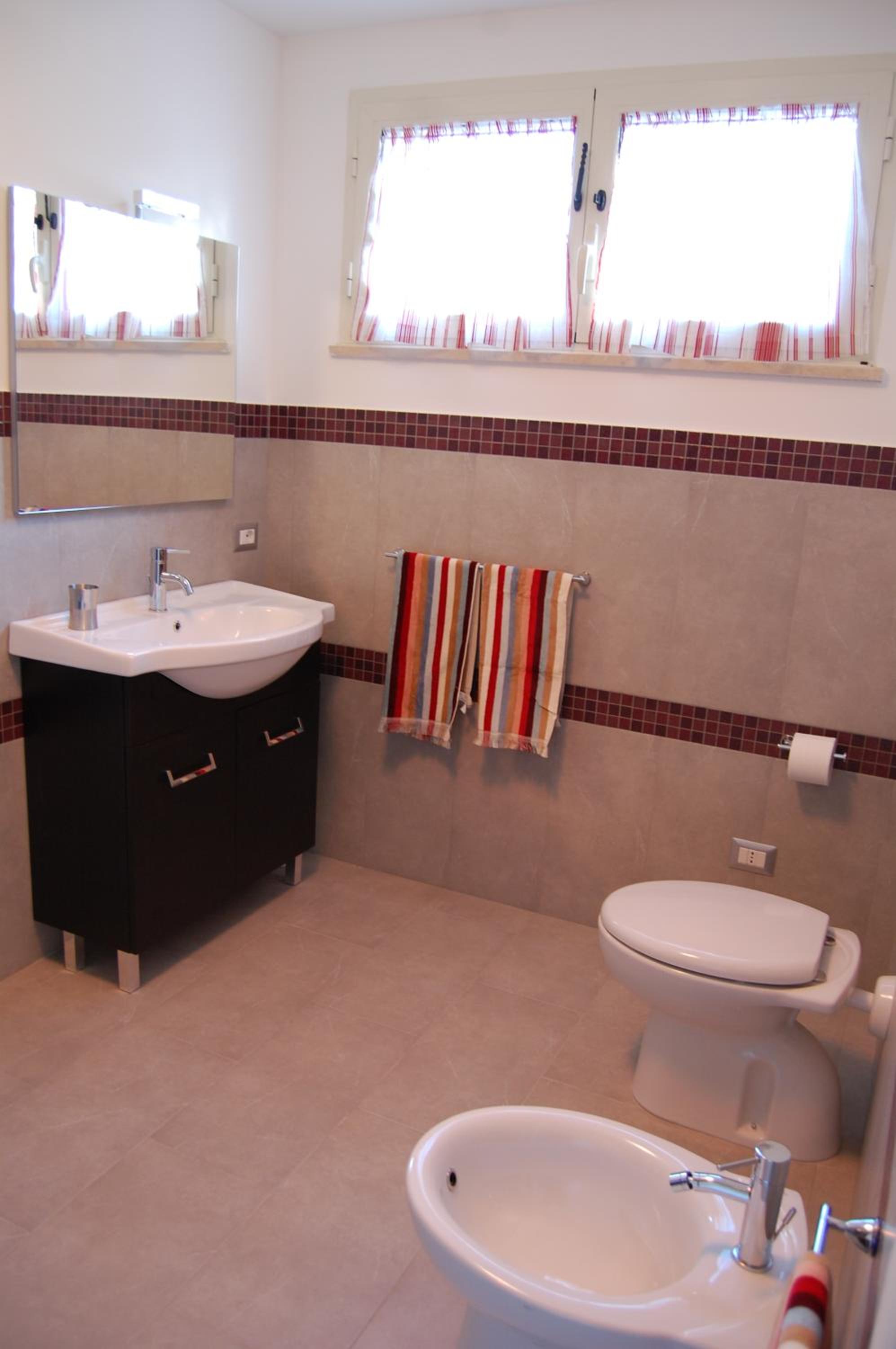 Double Room with Private Bathroom - Photo 3