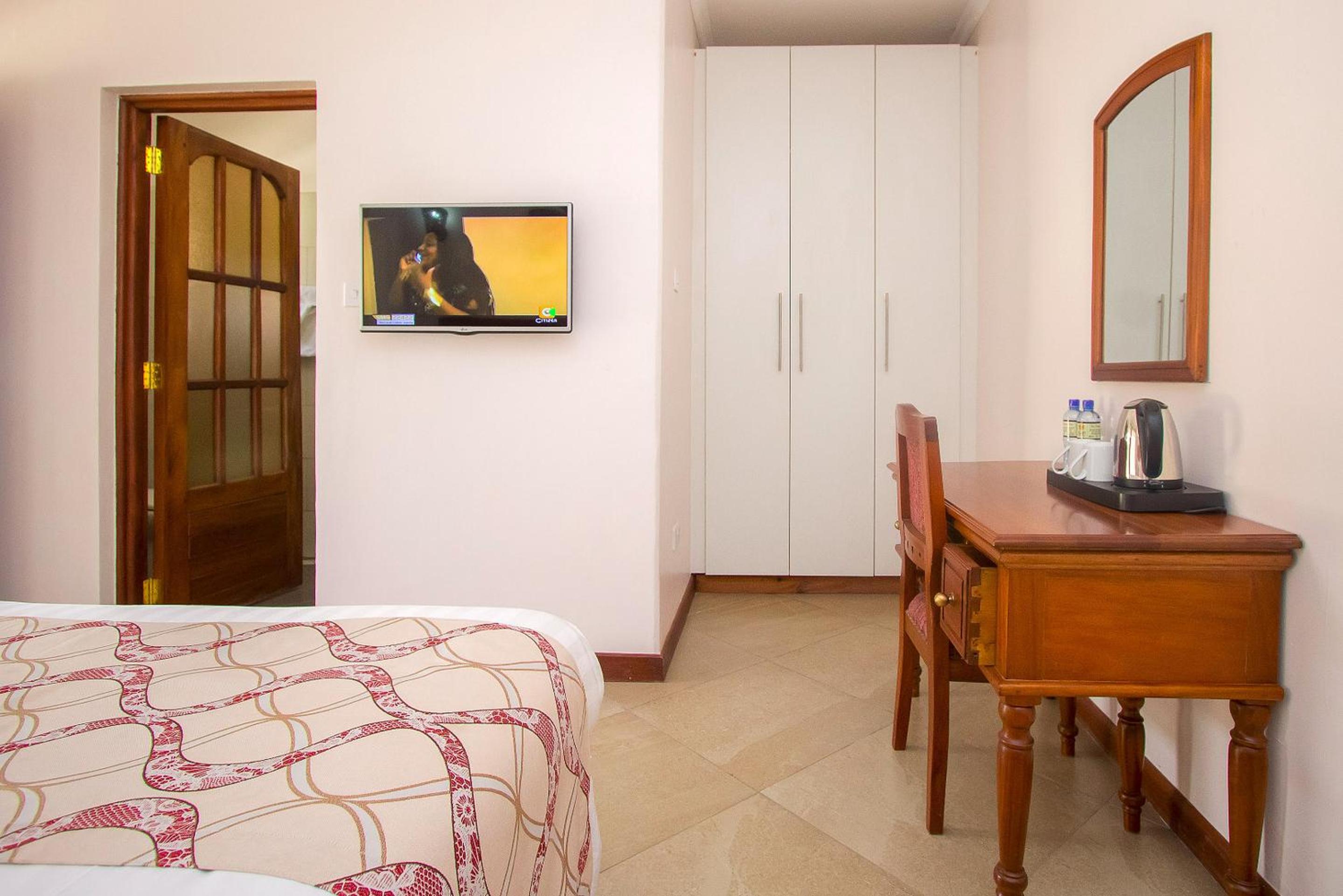 Double Room with Garden View - Photo 1