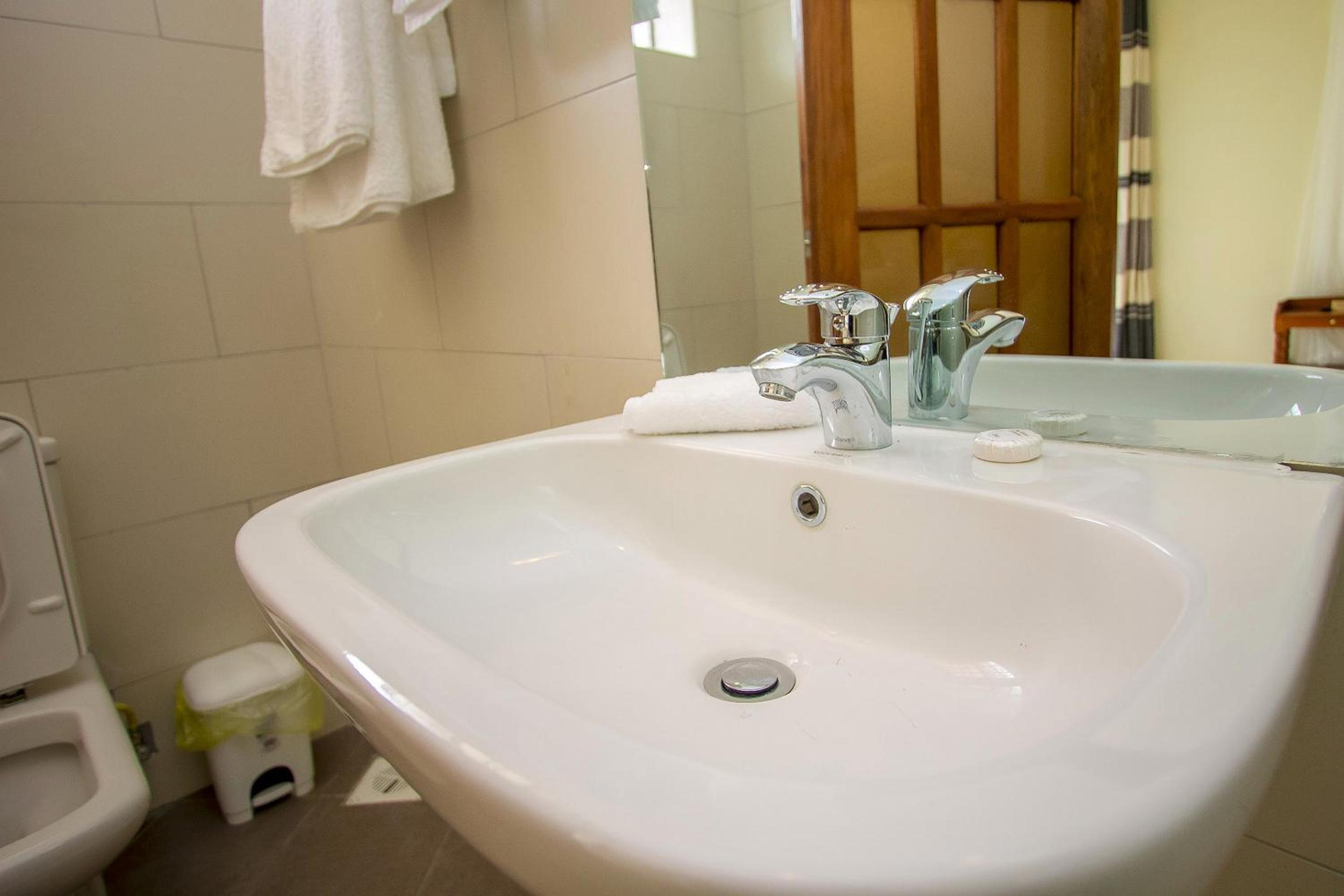 Double Room with Garden View - Photo 18