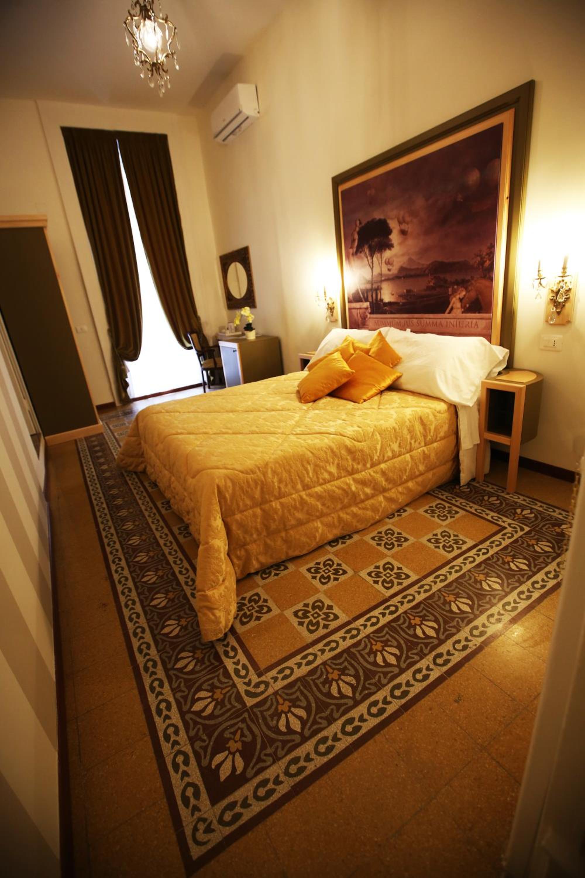 Queen Suite with Spa Bath