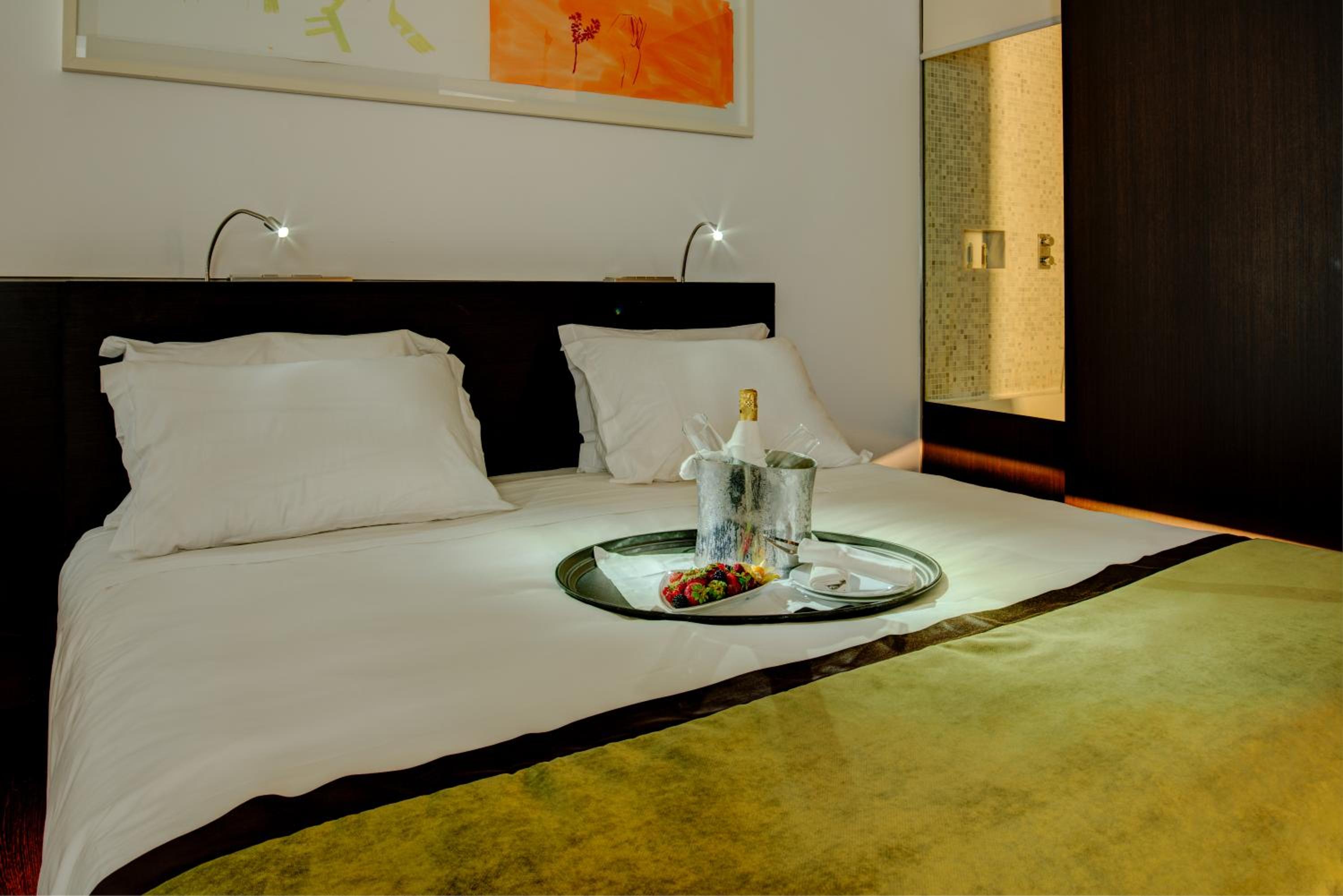 Executive Suite - Photo 1