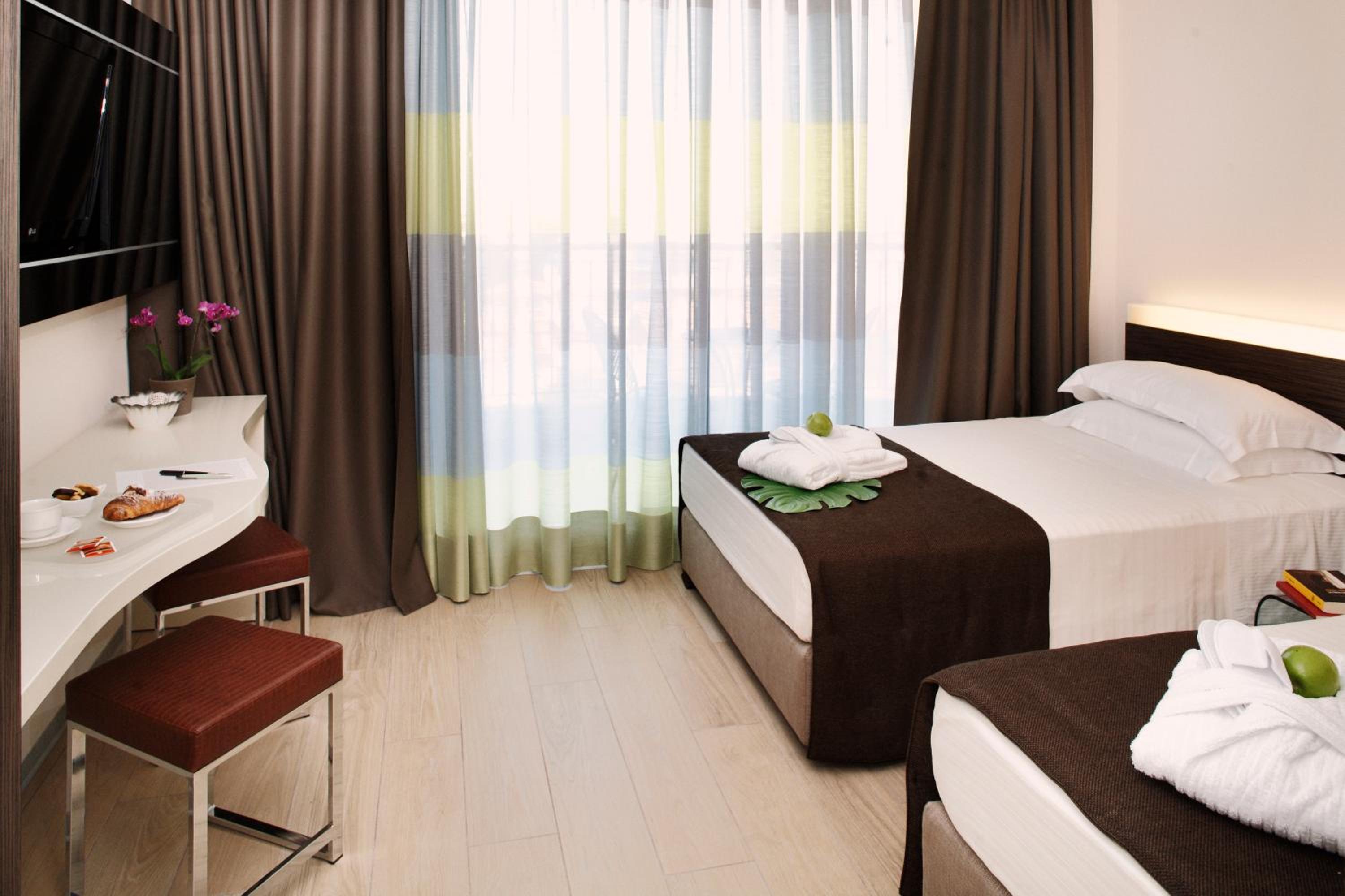 Deluxe Twin Room - Photo 9