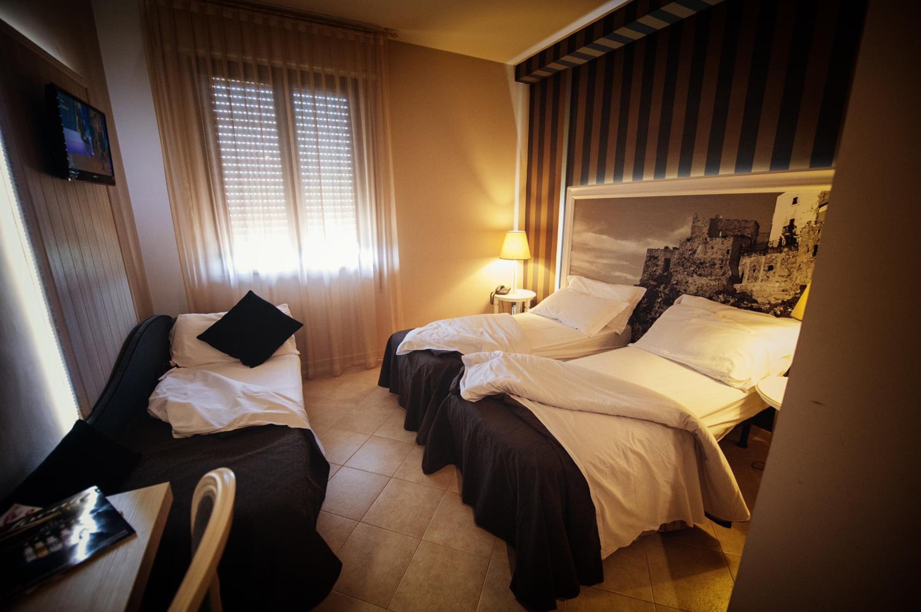 Classic Double or Twin Room with extra bed photo 2