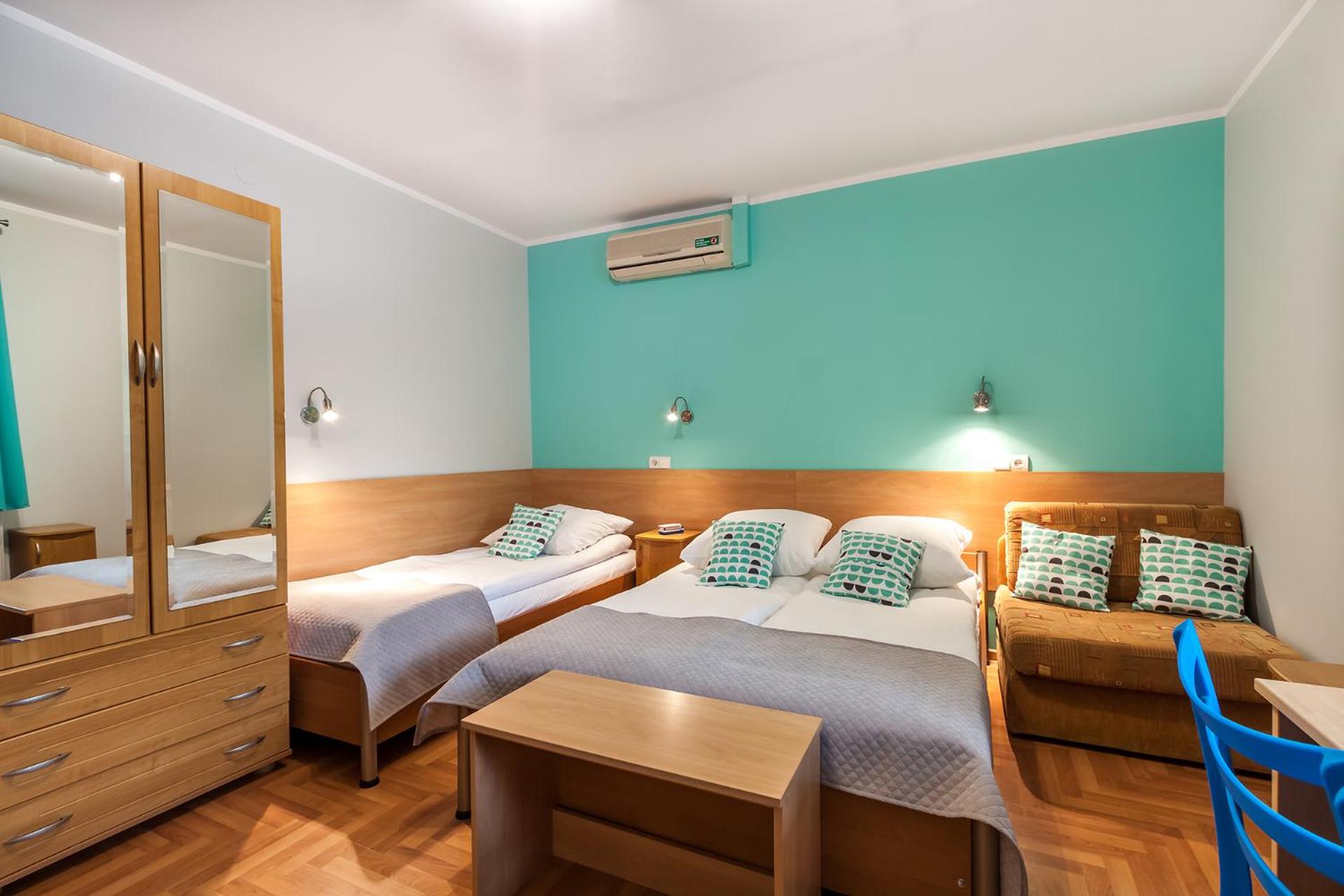 Quadruple Room - Photo 17