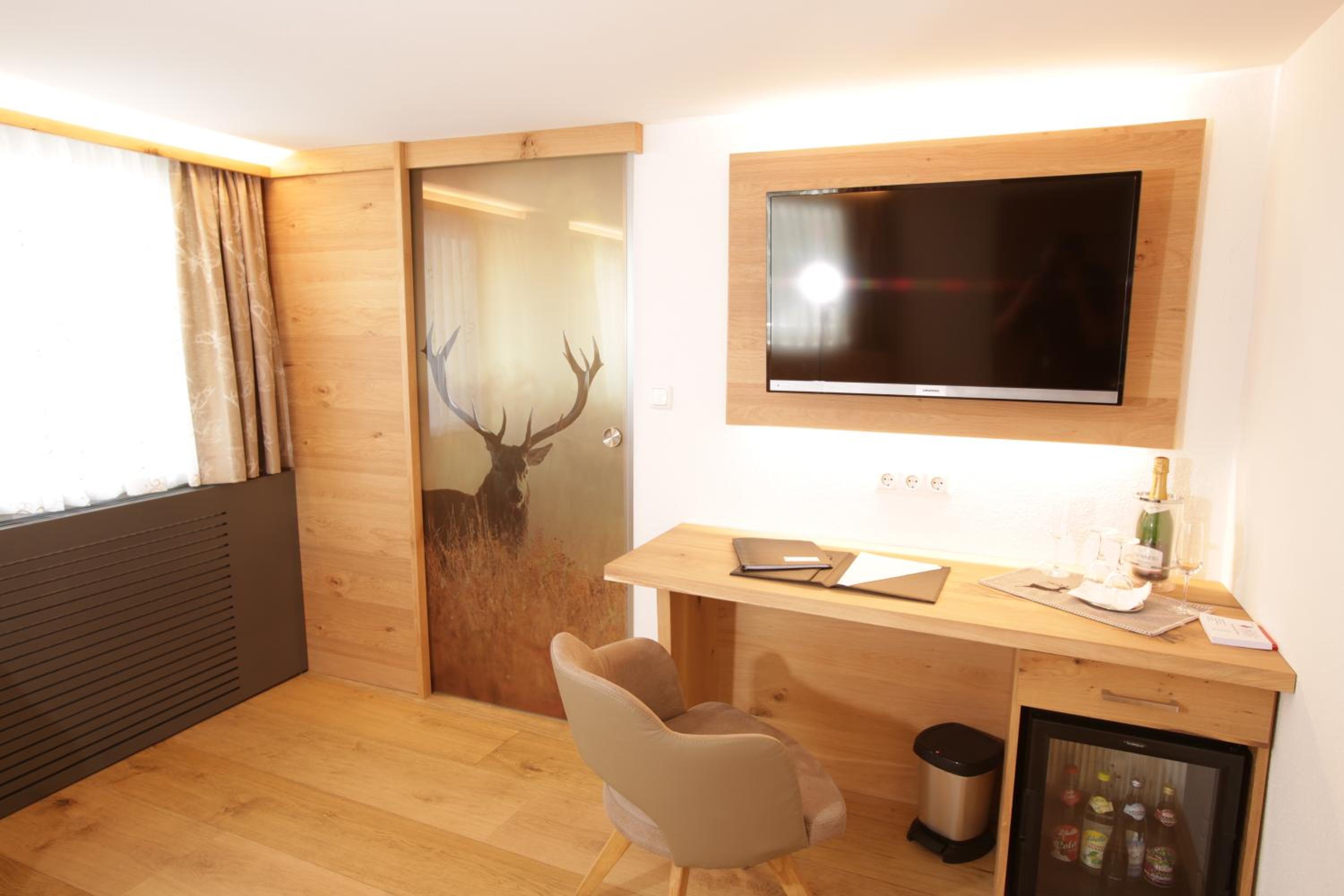 Double or Twin Room with Mountain View photo 2