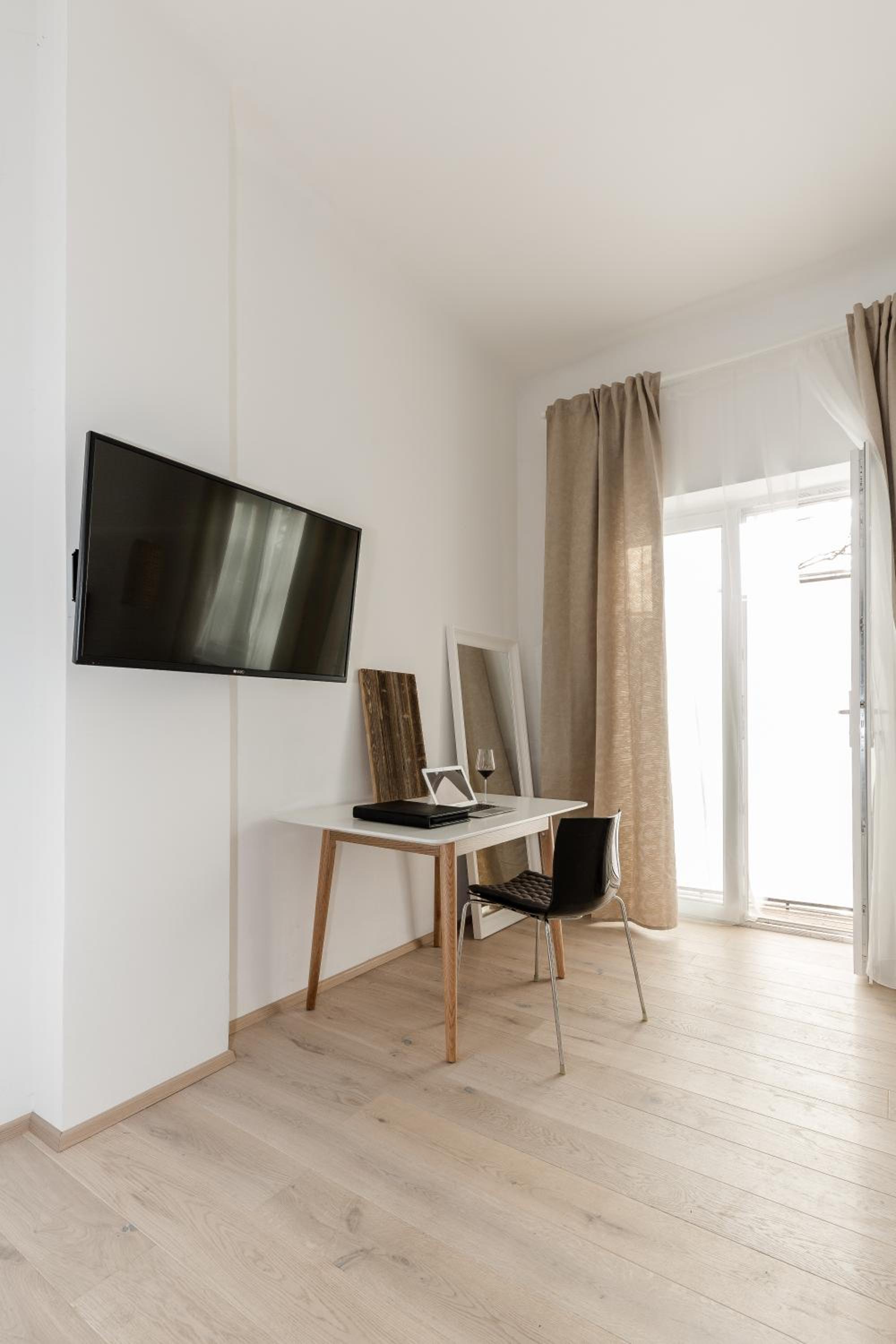 Classic Apartment photo 2
