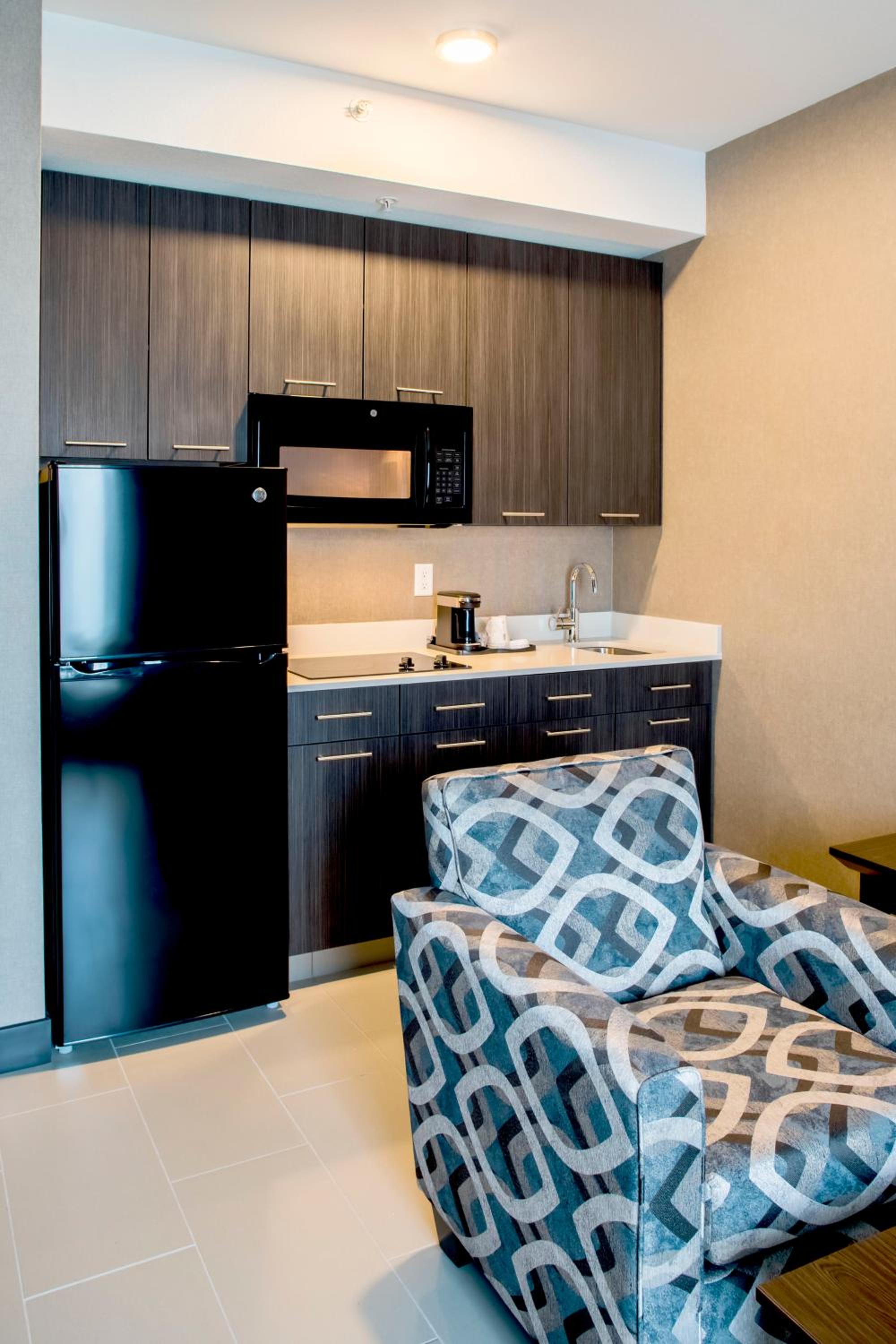 One-Bedroom King Suite - Non-Smoking photo 2