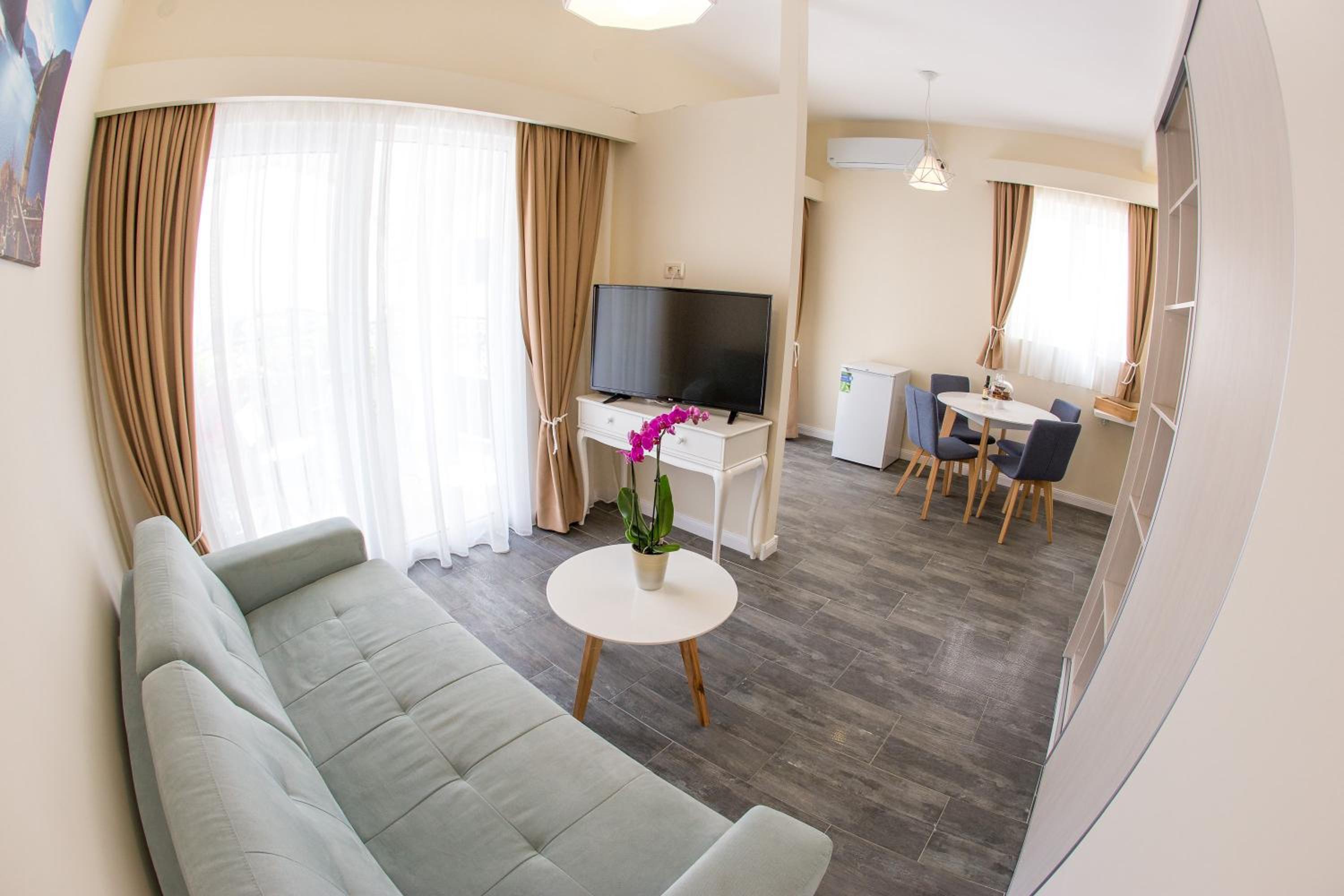 Deluxe Apartment