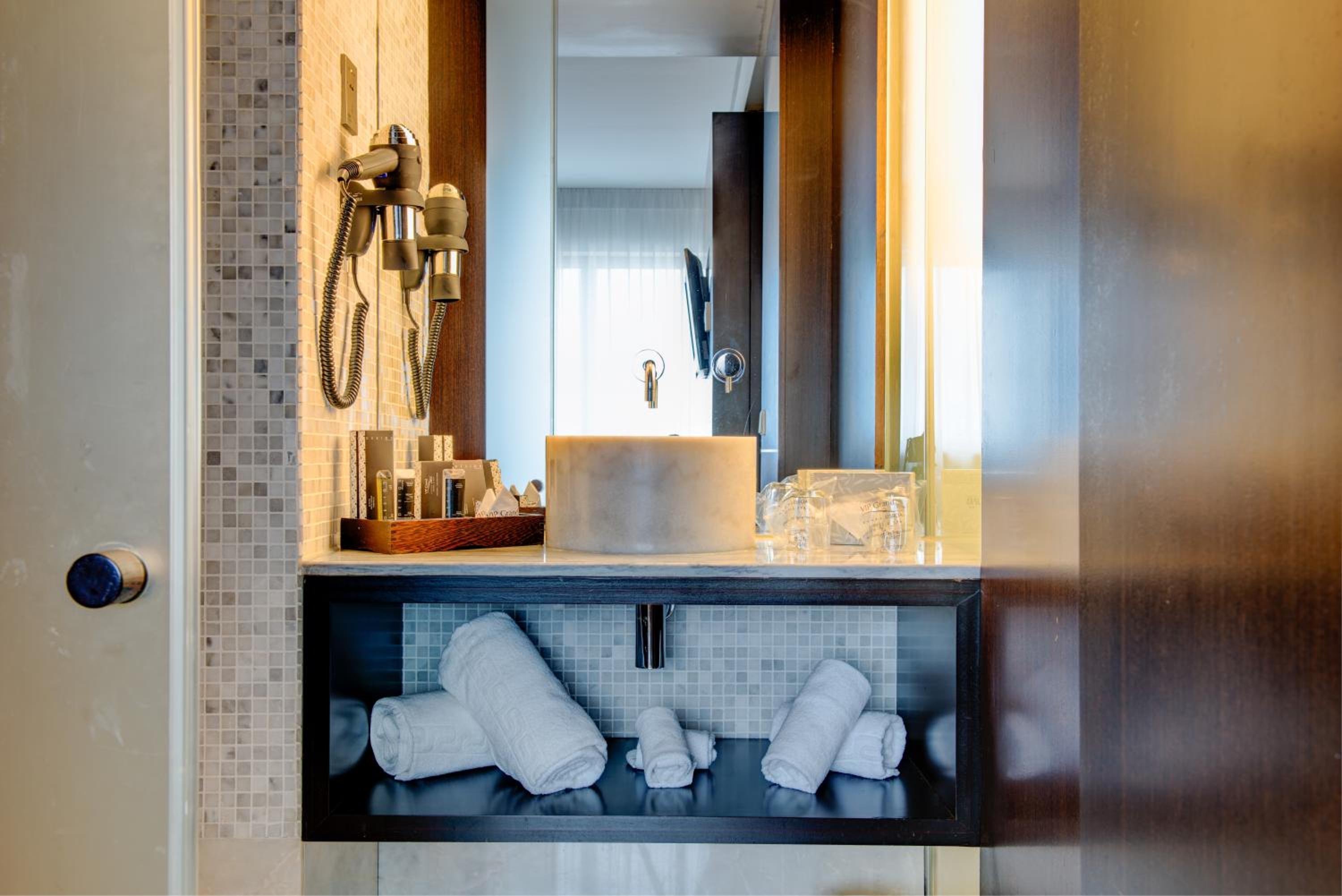 Standard Twin Room - Photo 2