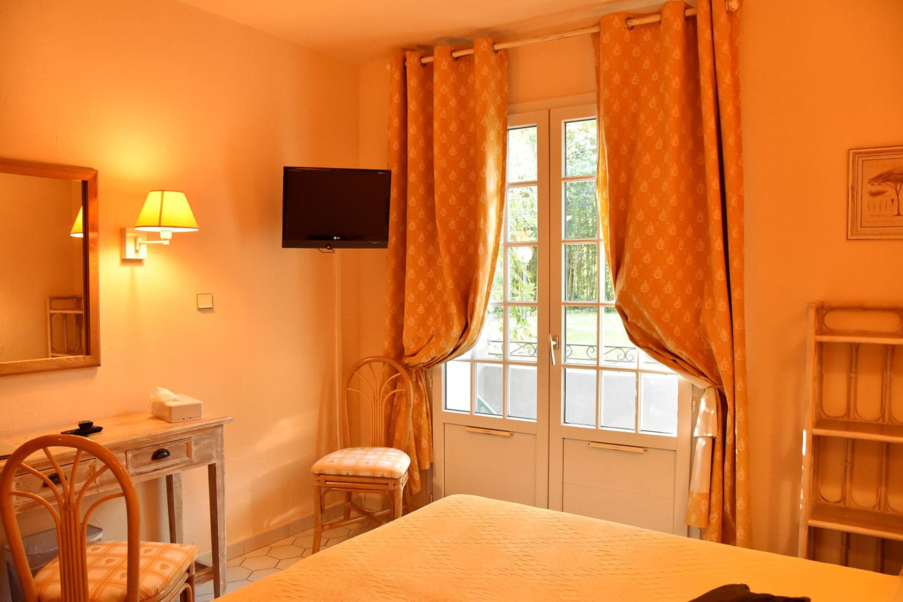 Small Double or Twin Room - Photo 1