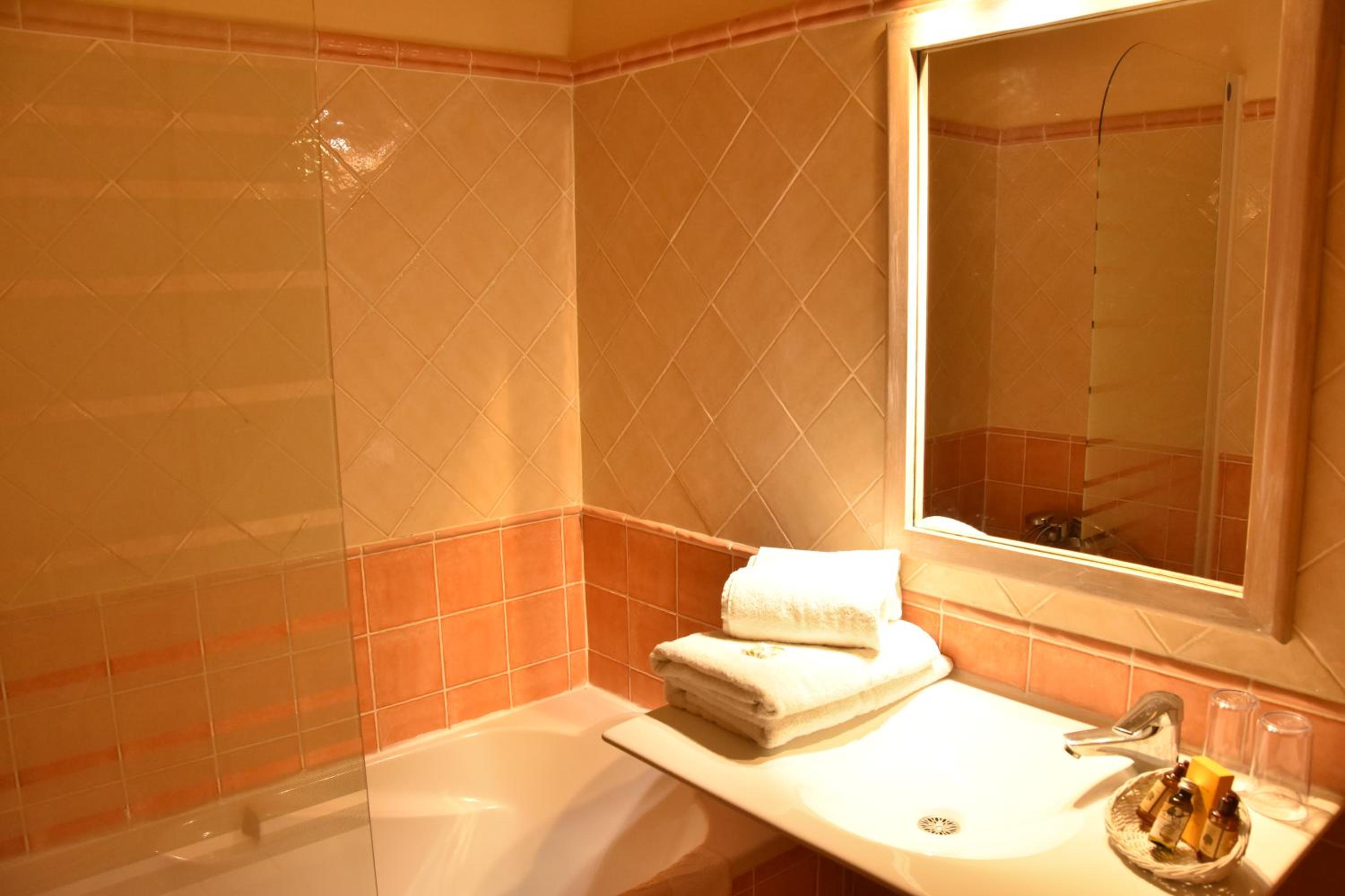 Small Double or Twin Room - Photo 2
