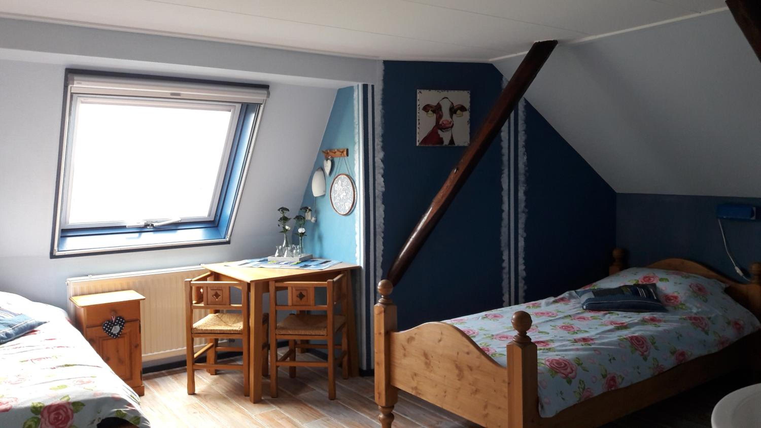Standard Twin Room with Garden View - Photo 3