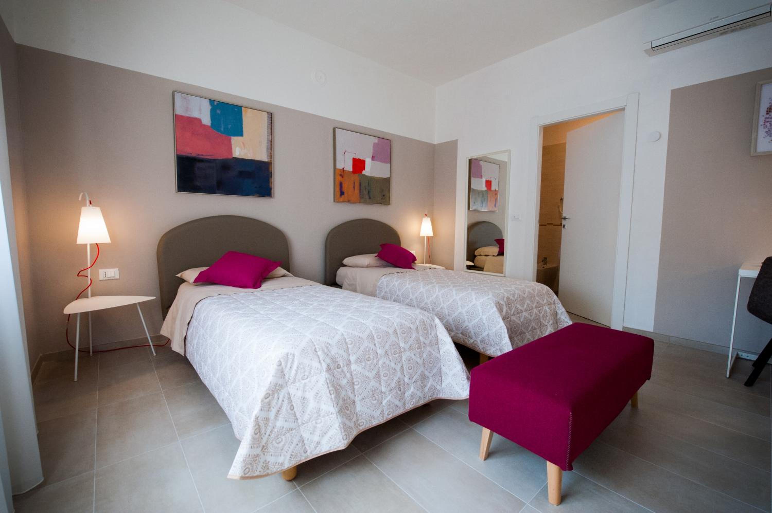 Twin Room with Private Bathroom photo 3