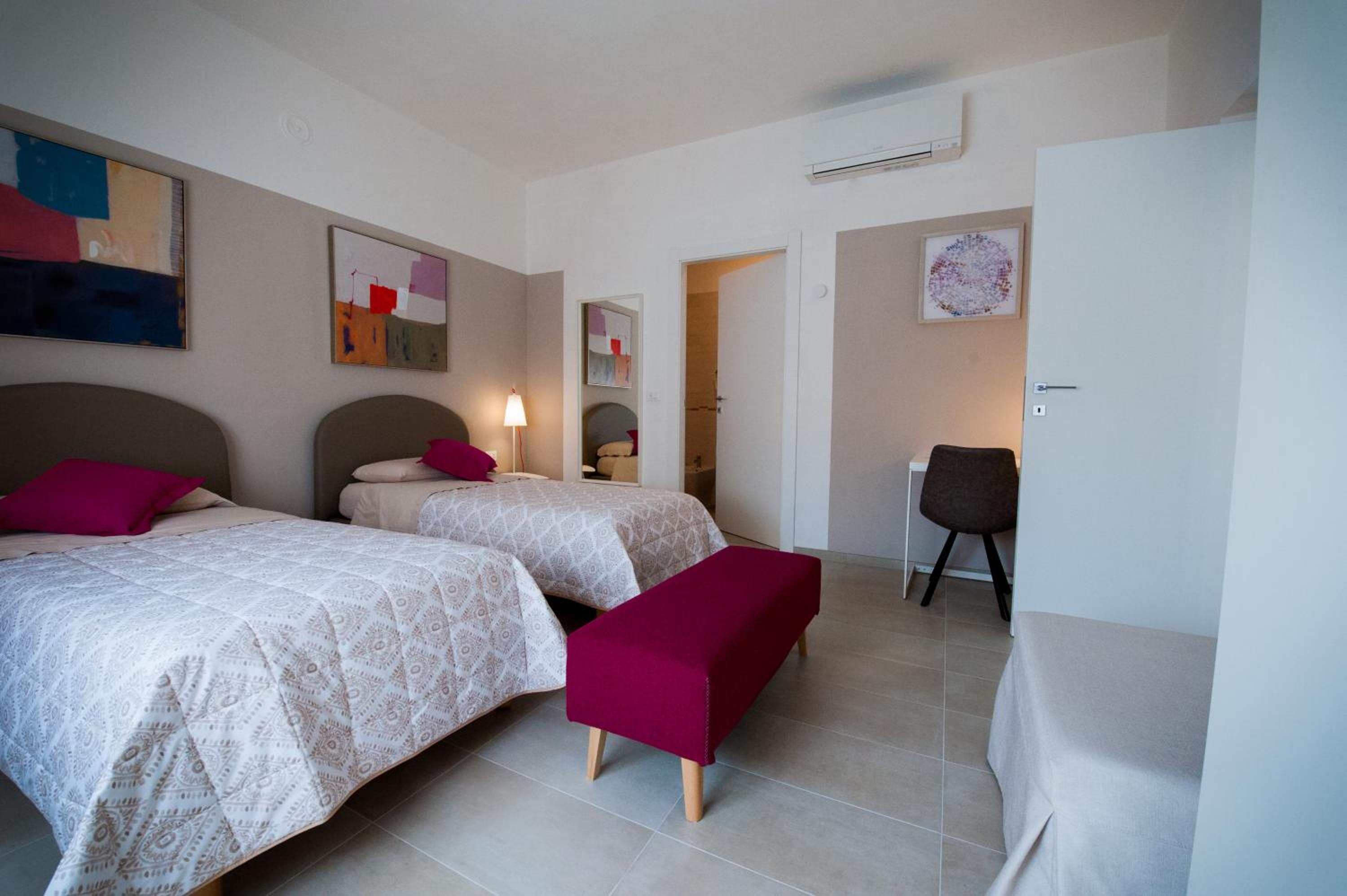 Twin Room with Private Bathroom photo 1