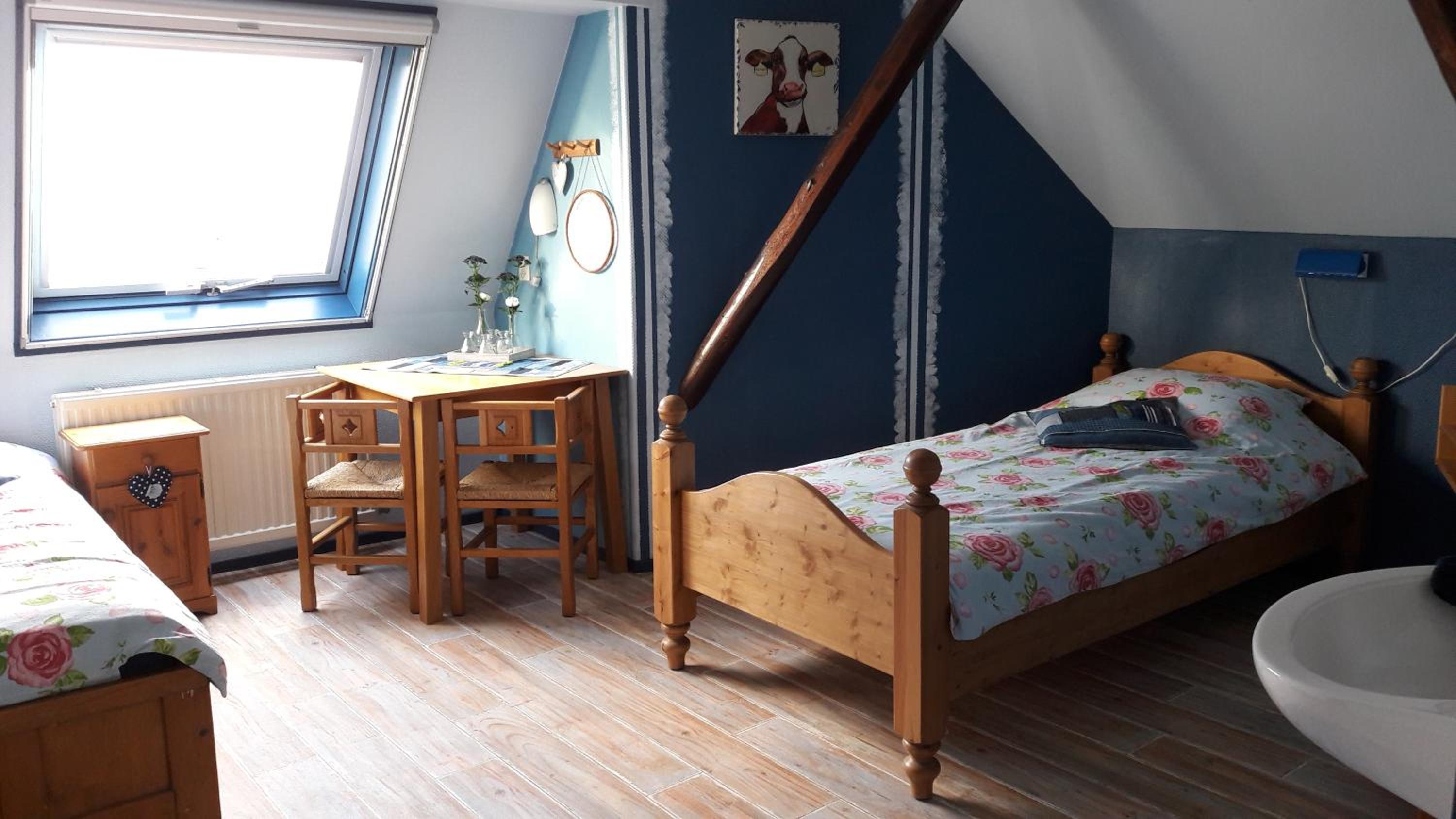 Standard Twin Room with Garden View - Photo 7