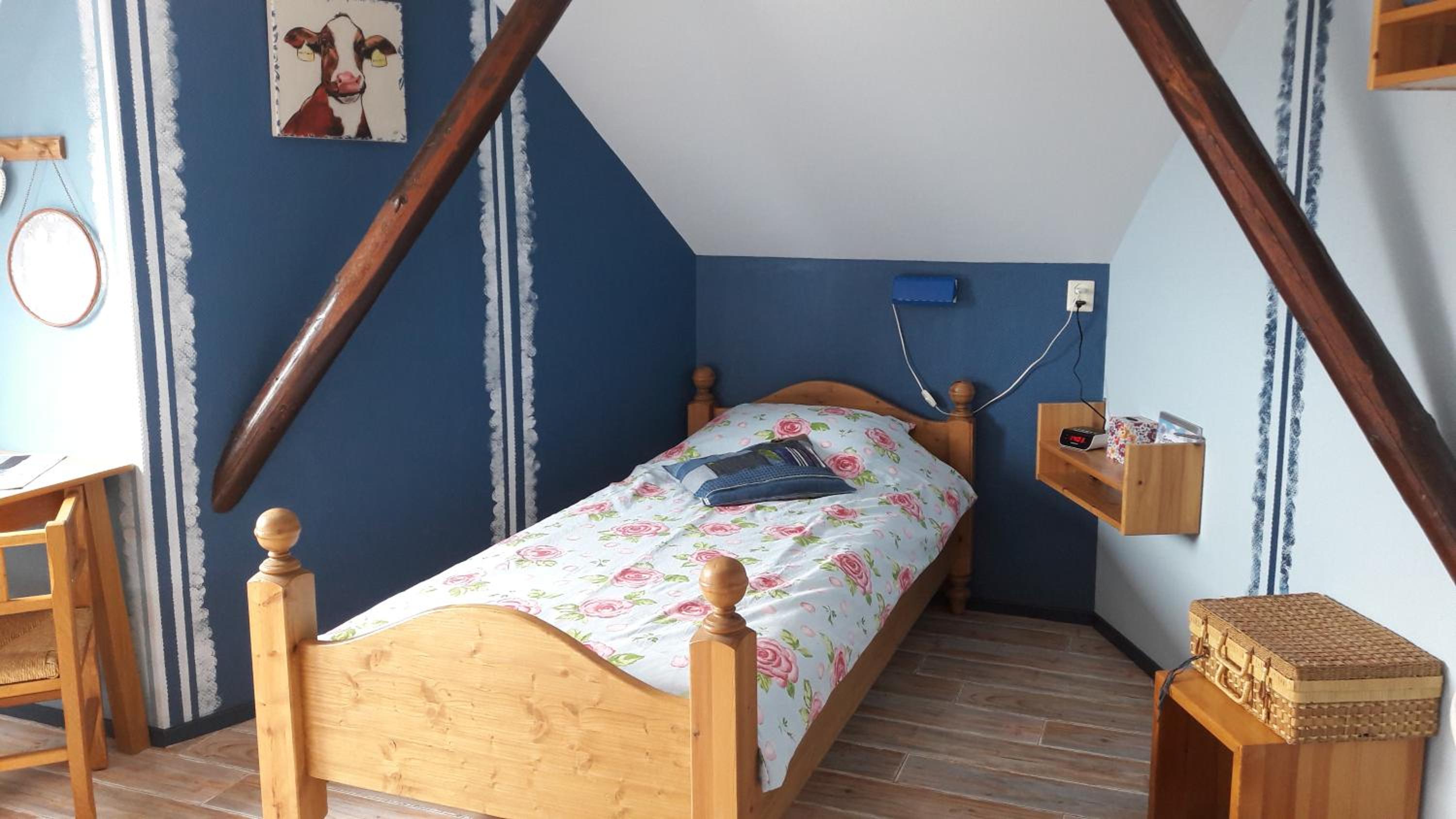Standard Twin Room with Garden View - Photo 15