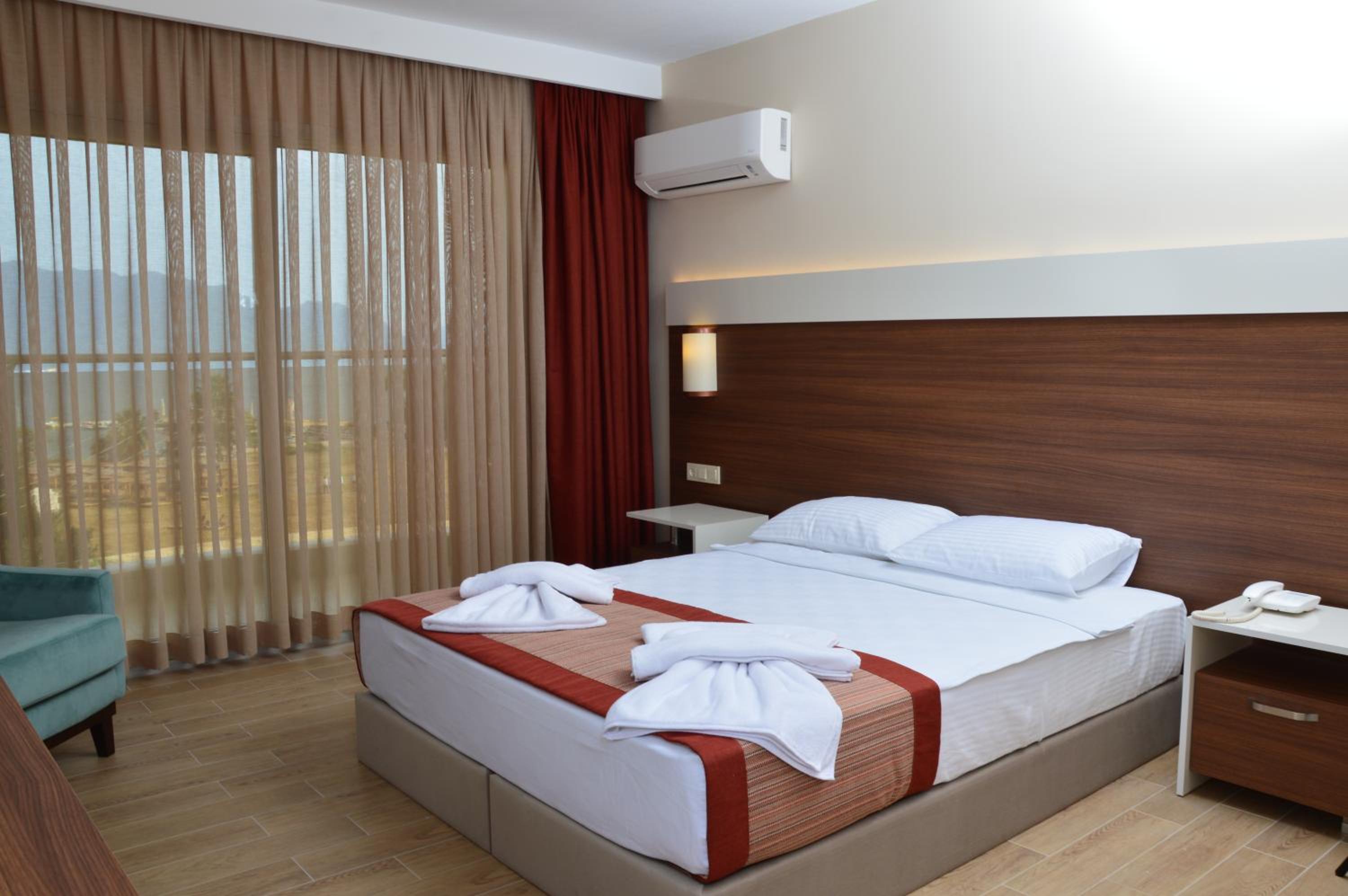 Double Room with Balcony and Sea View - Photo 6