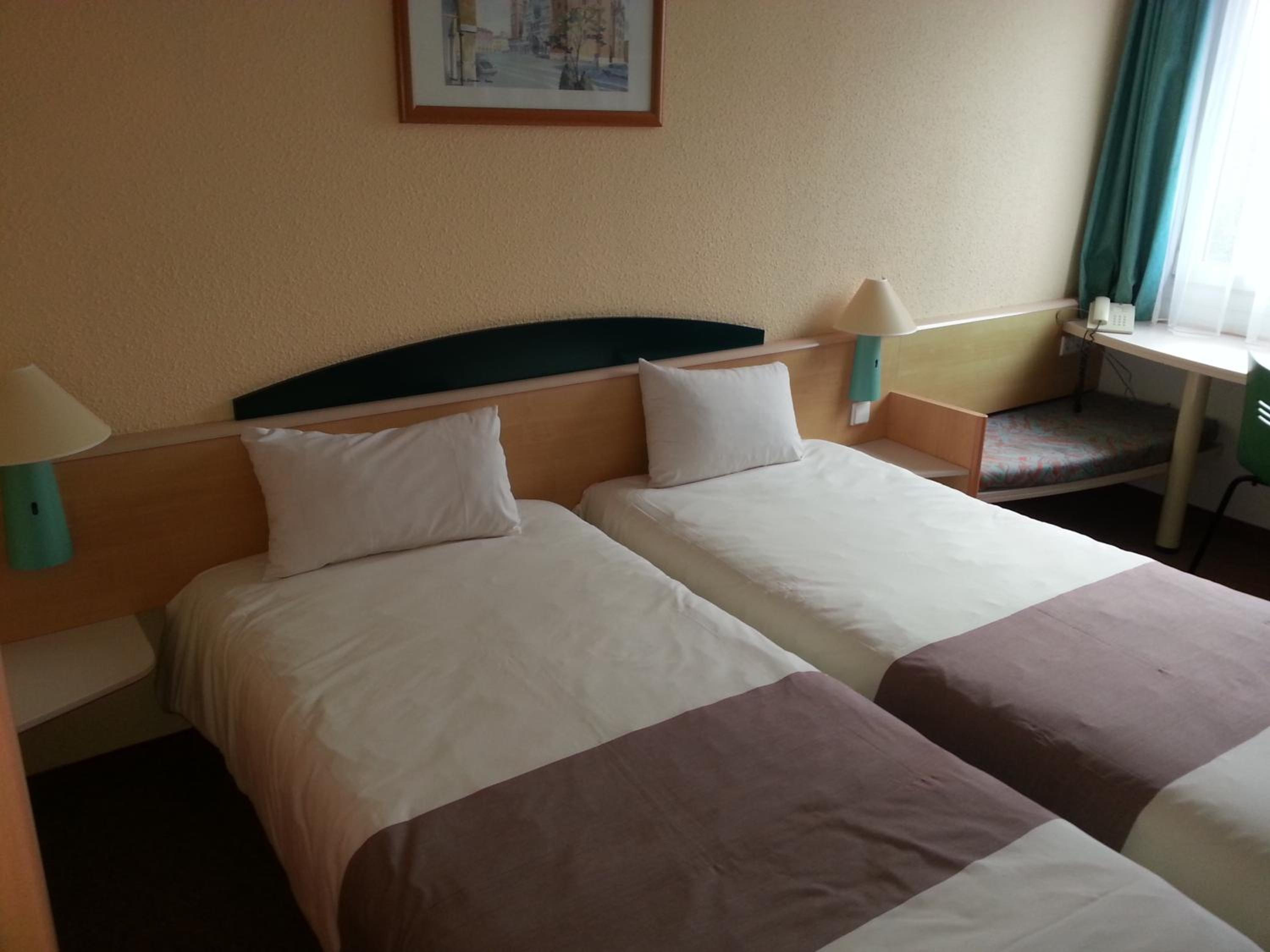 Twin Room - Photo 3